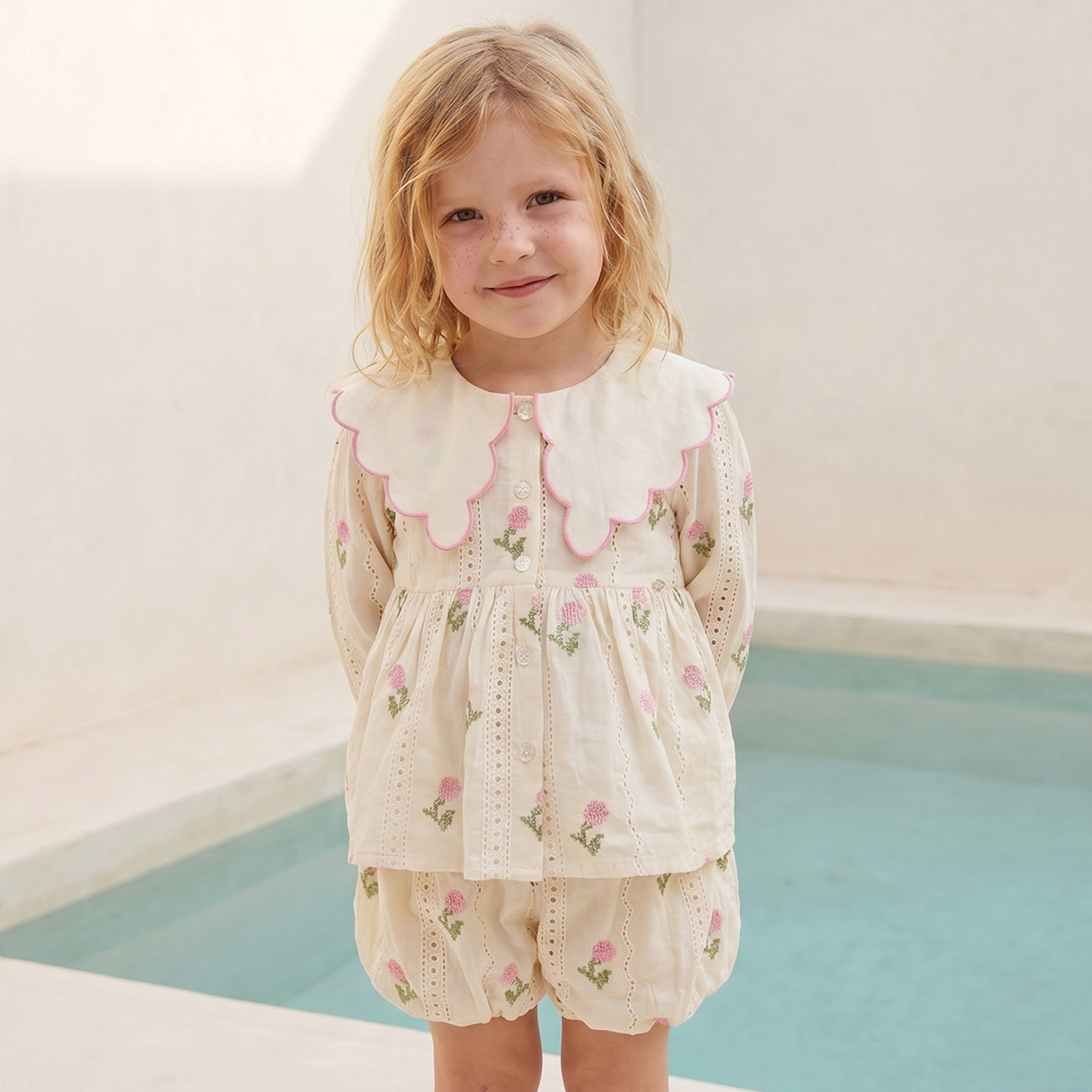 طقم شورت وبلوزة بيبلوم بياقة عادية وأكمام طويلة وتطريزات من إليجو-baby-girls-clothing-setsandcoords-image-2