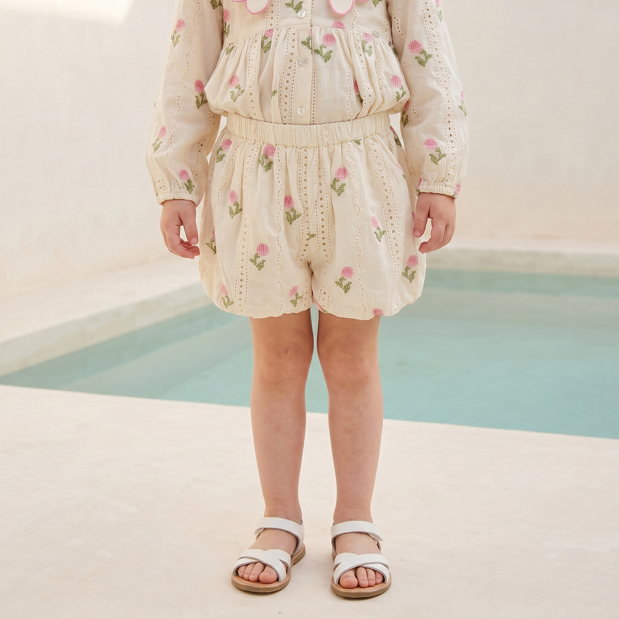 طقم شورت وبلوزة بيبلوم بياقة عادية وأكمام طويلة وتطريزات من إليجو-baby-girls-clothing-setsandcoords-image-3