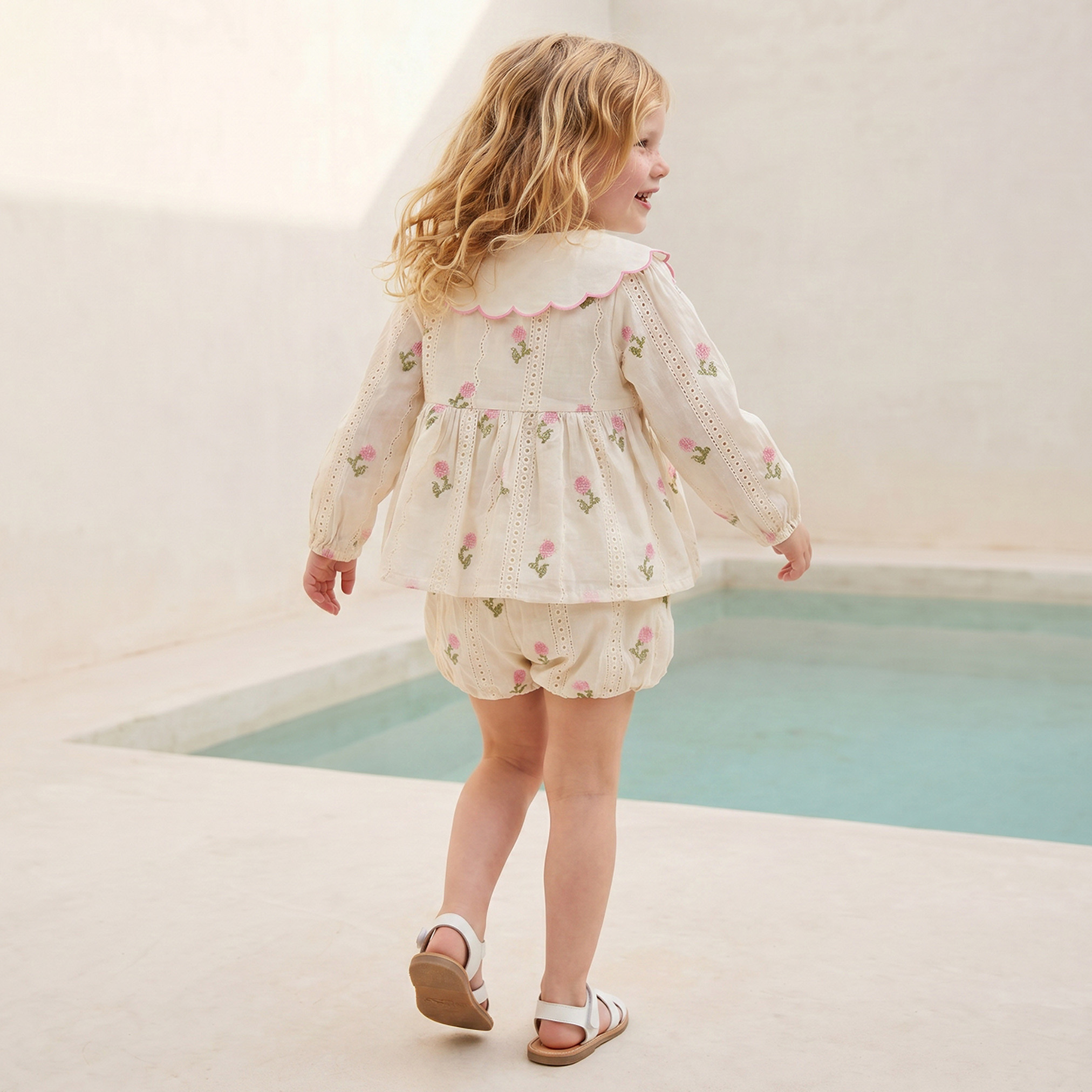 طقم شورت وبلوزة بيبلوم بياقة عادية وأكمام طويلة وتطريزات من إليجو-baby-girls-clothing-setsandcoords-image-4