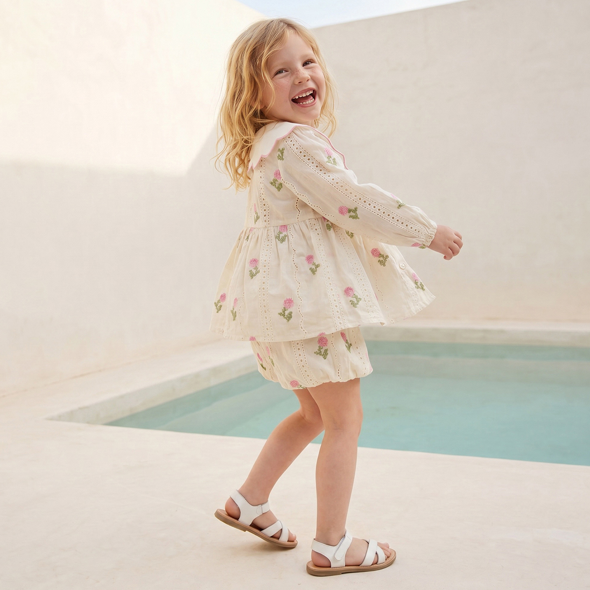 طقم شورت وبلوزة بيبلوم بياقة عادية وأكمام طويلة وتطريزات من إليجو-baby-girls-clothing-setsandcoords-image-7