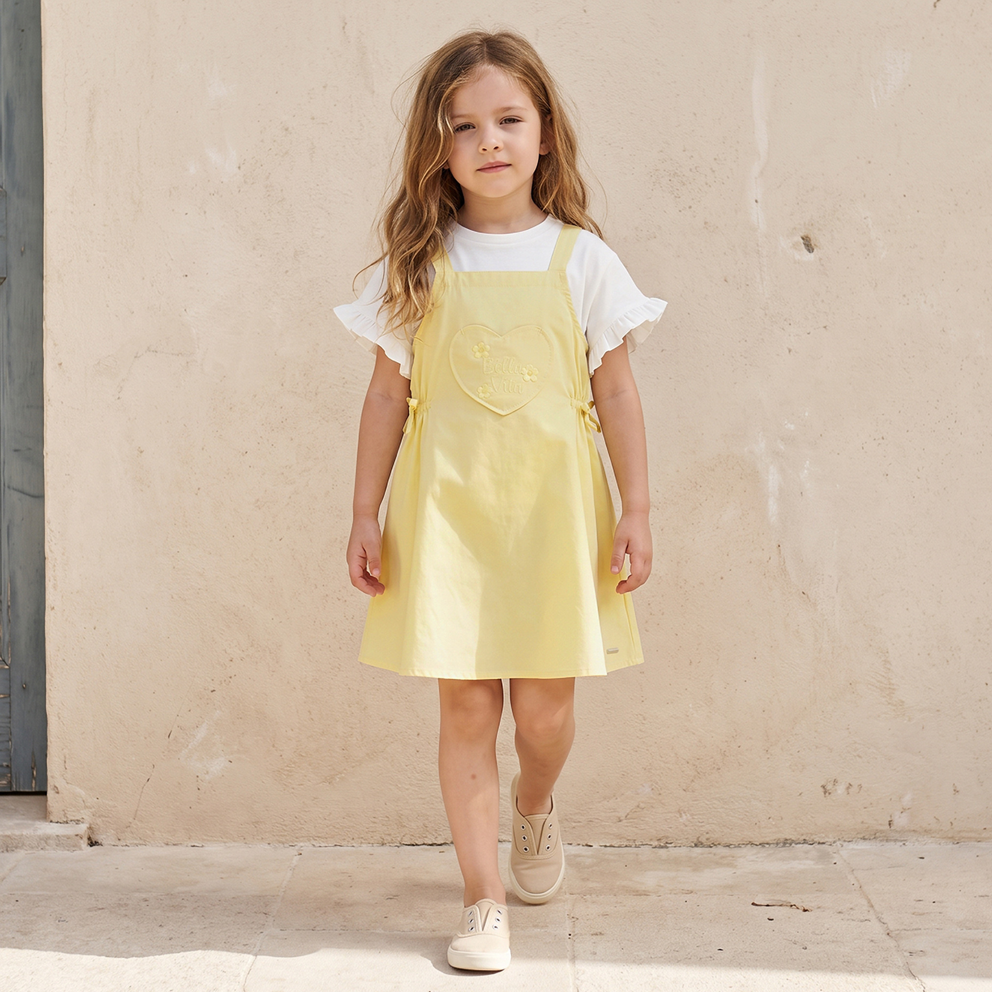 طقم فستان مريلة وتيشيرت برقبة مستديرة وأكمام قصيرة وتطريزات من لي كوبر-girls-clothing-dressesandjumpsuits-image-1