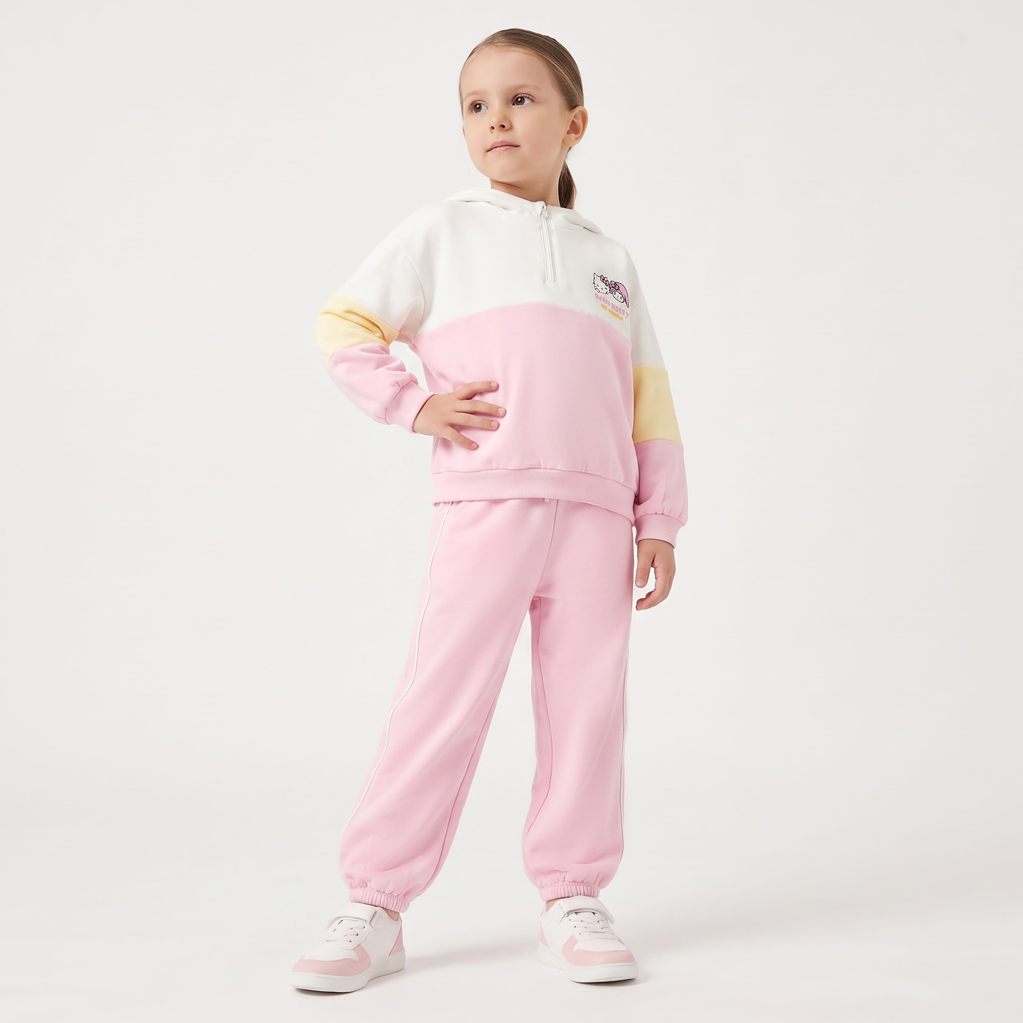 طقم بنطلون رياضي وسويت شيرت بأكمام طويلة وقبعة وطبعات هيلو كيتي من سانريو-baby-girls-clothing-setsandcoords-image-1