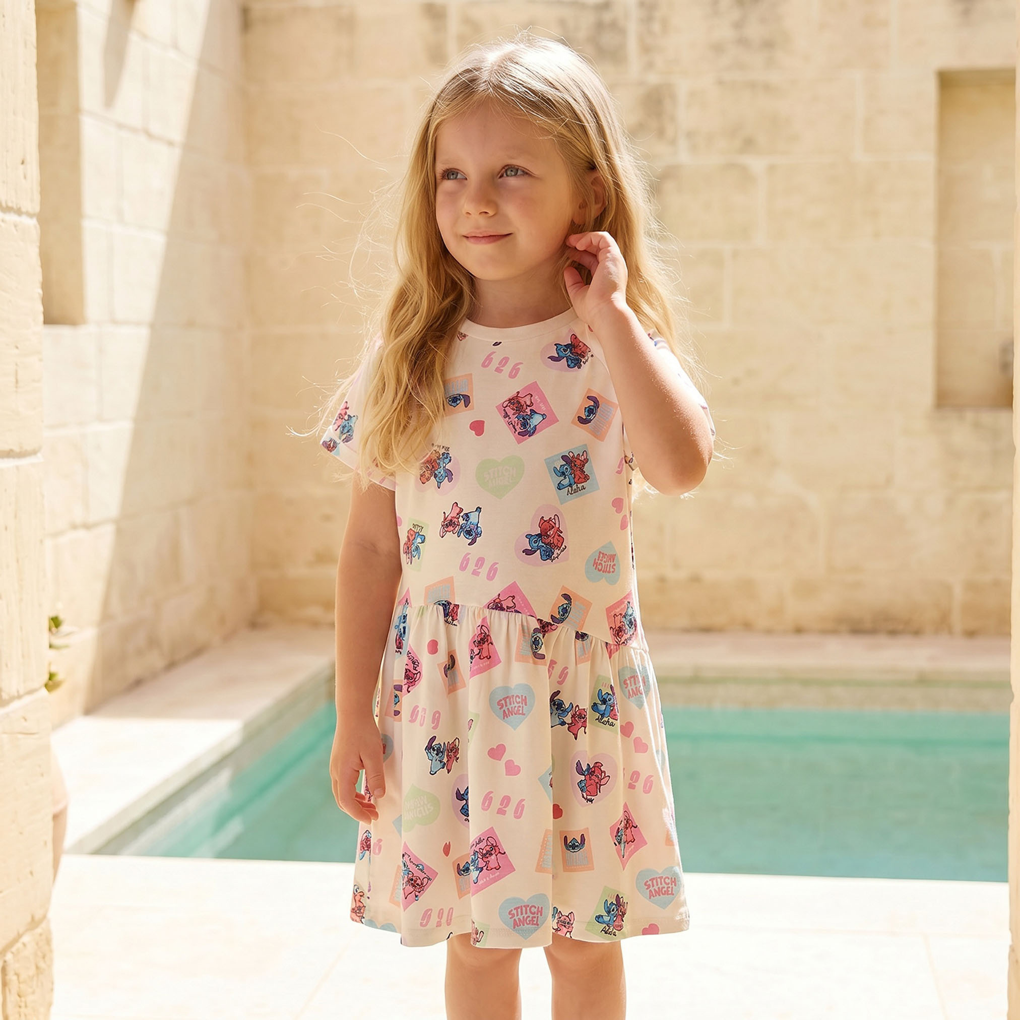 فستان بطول الركبة برقبة ضيقة وأكمام قصيرة وطبعات من ديزني-girls-clothing-dressesandjumpsuits-image-5