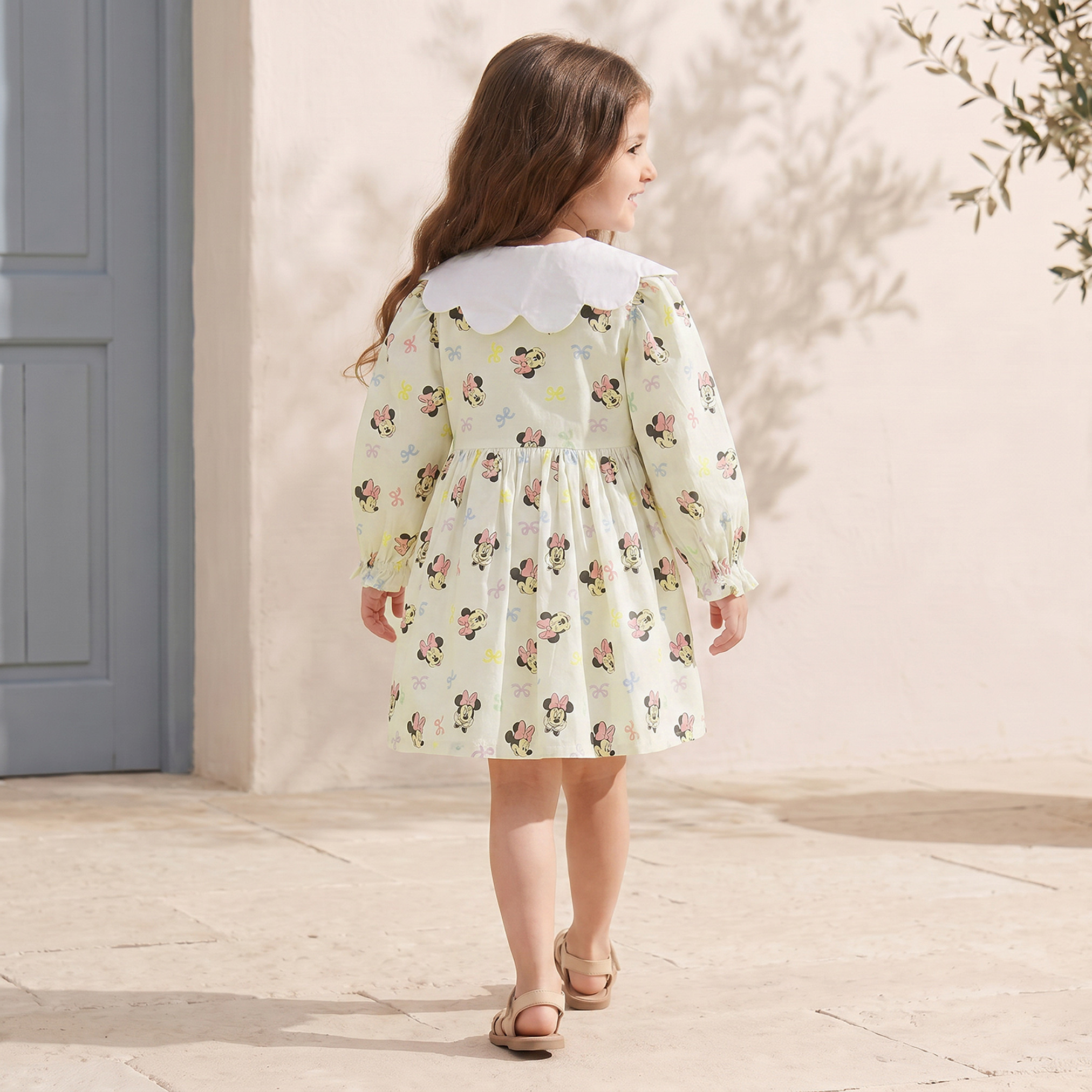 فستان إيه لاين بطول الركبة وبأكمام طويلة وياقة بيتر بان وطبعات من ديزني-girls-clothing-dressesandjumpsuits-image-2