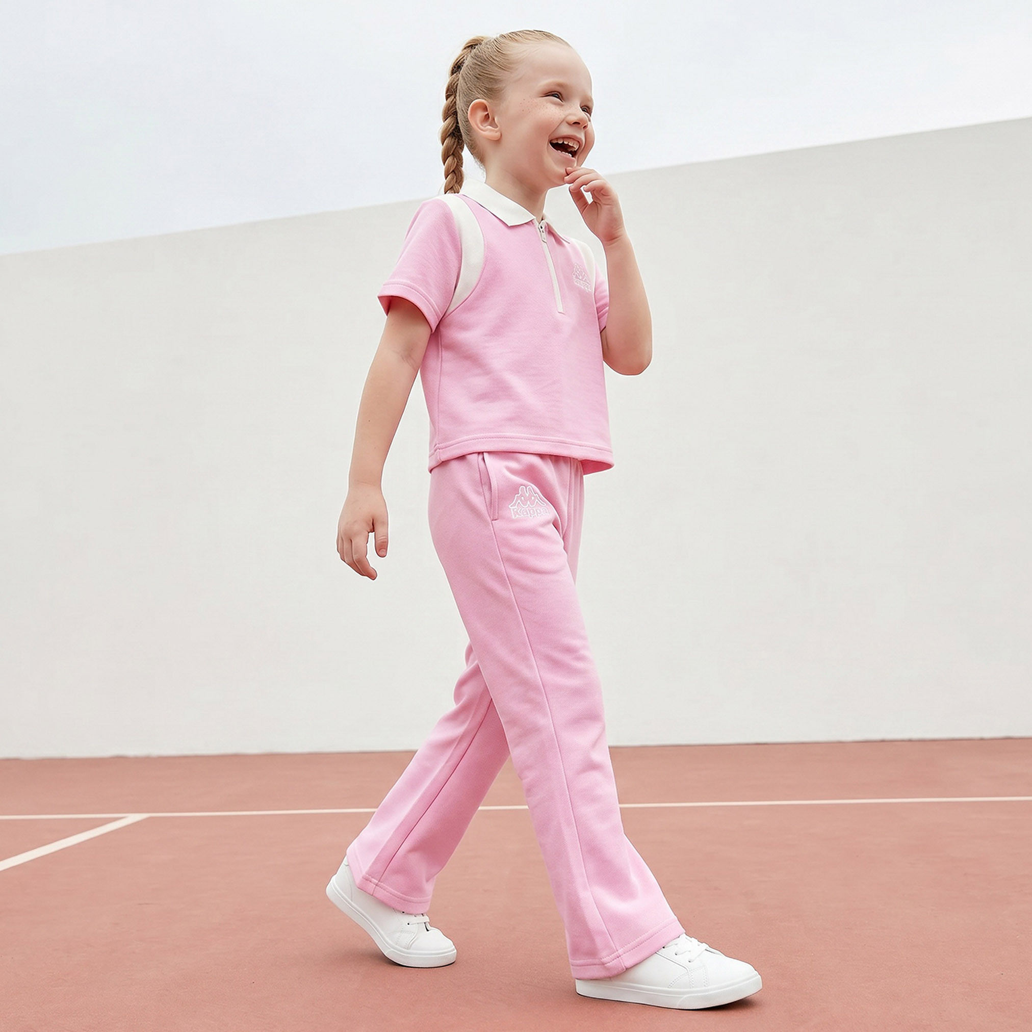 طقم تيشيرت بولو بياقة قصيرة وأكمام قصيرة وبنطلون واسع مع طبعة شعار من كابا-baby-girls-clothing-setsandcoords-image-7