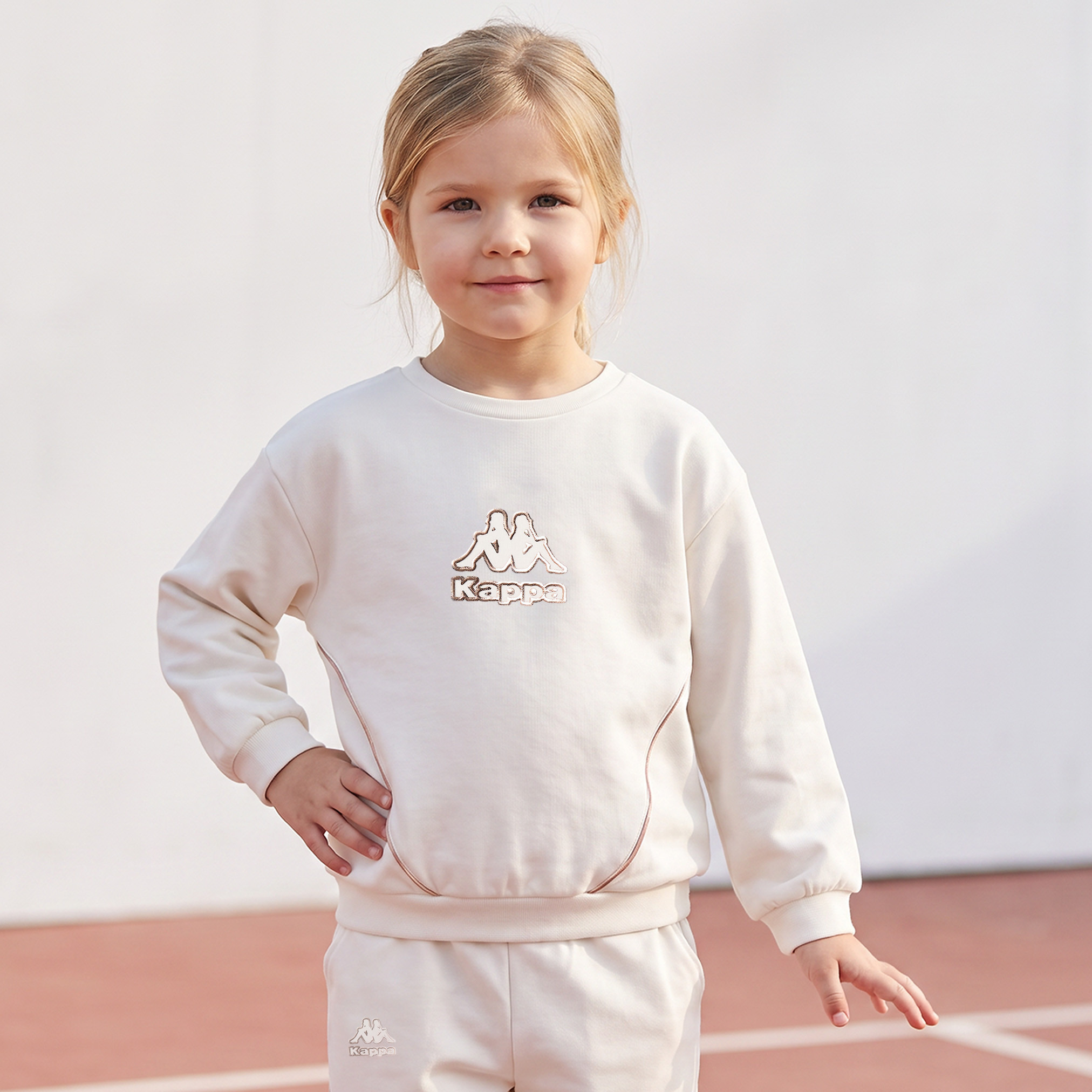 طقم بنطلون رياضي وسويت شيرت بياقة ضيقة وأكمام طويلة وطبعات شعار من كابا-baby-girls-clothing-setsandcoords-image-2