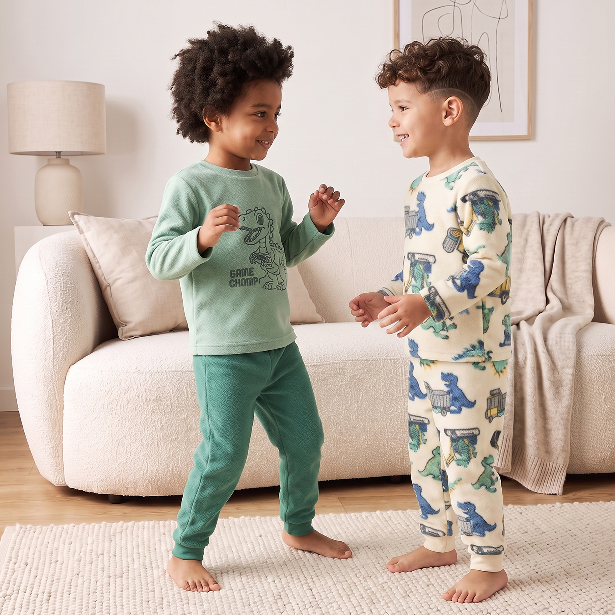 طقم بيجاما بياقة مستديرة وأكمام طويلة بطبعة ديناصورات من جونيورز-boys-clothing-nightwear-image-1