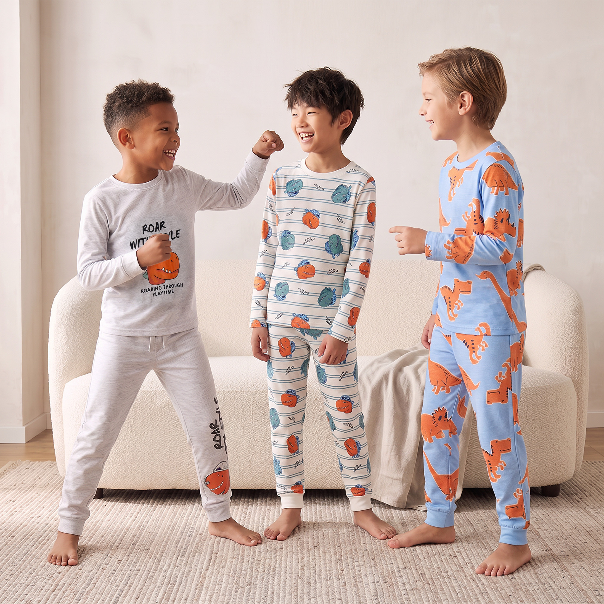 طقم 3 قطع بيجاما قطن بياقة ضيقة وأكمام طويلة بطبعات من جونيورز-baby-boys-clothing-nightwear-pyjamasets-image-1