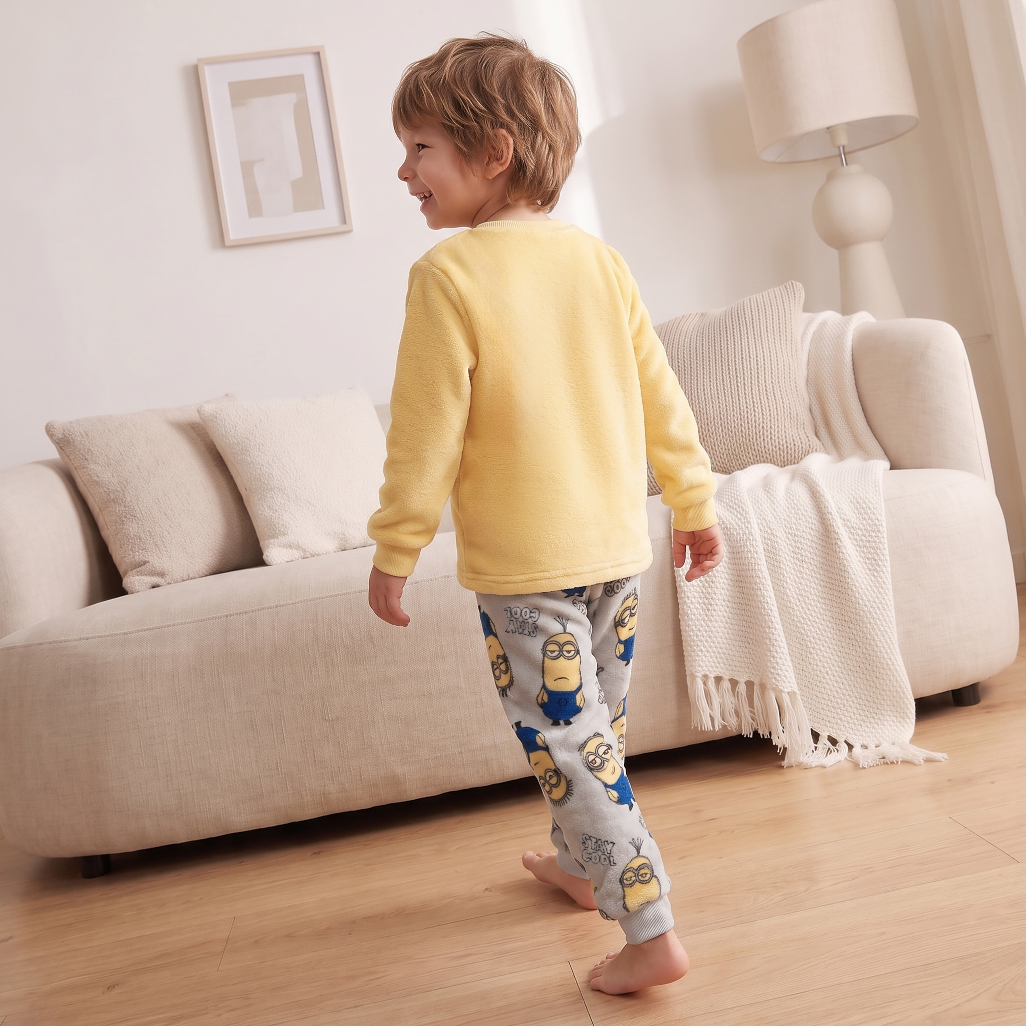 طقم بيجاما بأكمام طويلة وياقة ضيقة بطبعات مينيونز-boys-clothing-nightwear-image-4