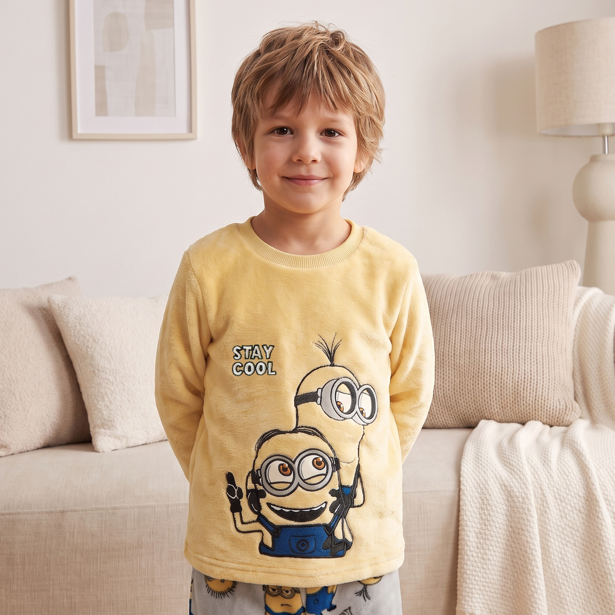 طقم بيجاما بأكمام طويلة وياقة ضيقة بطبعات مينيونز-boys-clothing-nightwear-image-2