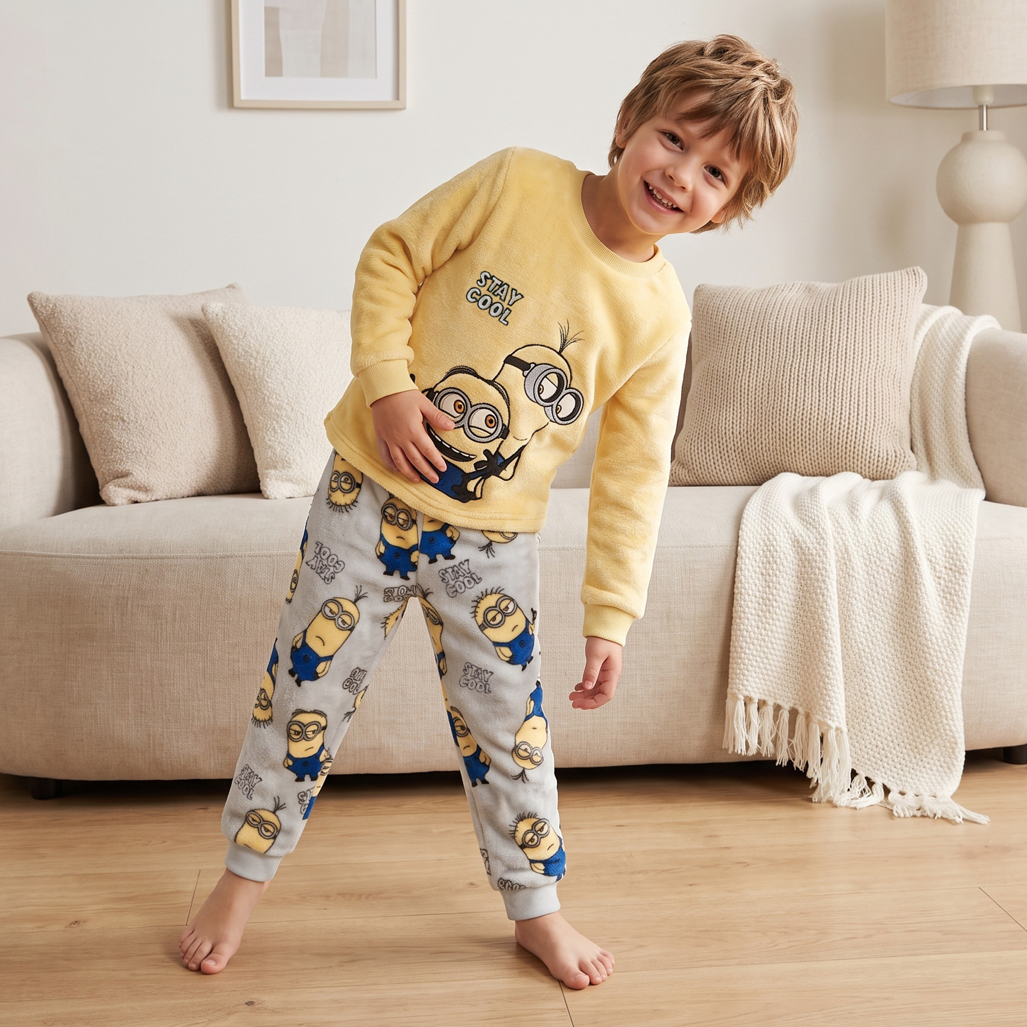 طقم بيجاما بأكمام طويلة وياقة ضيقة بطبعات مينيونز-boys-clothing-nightwear-image-6