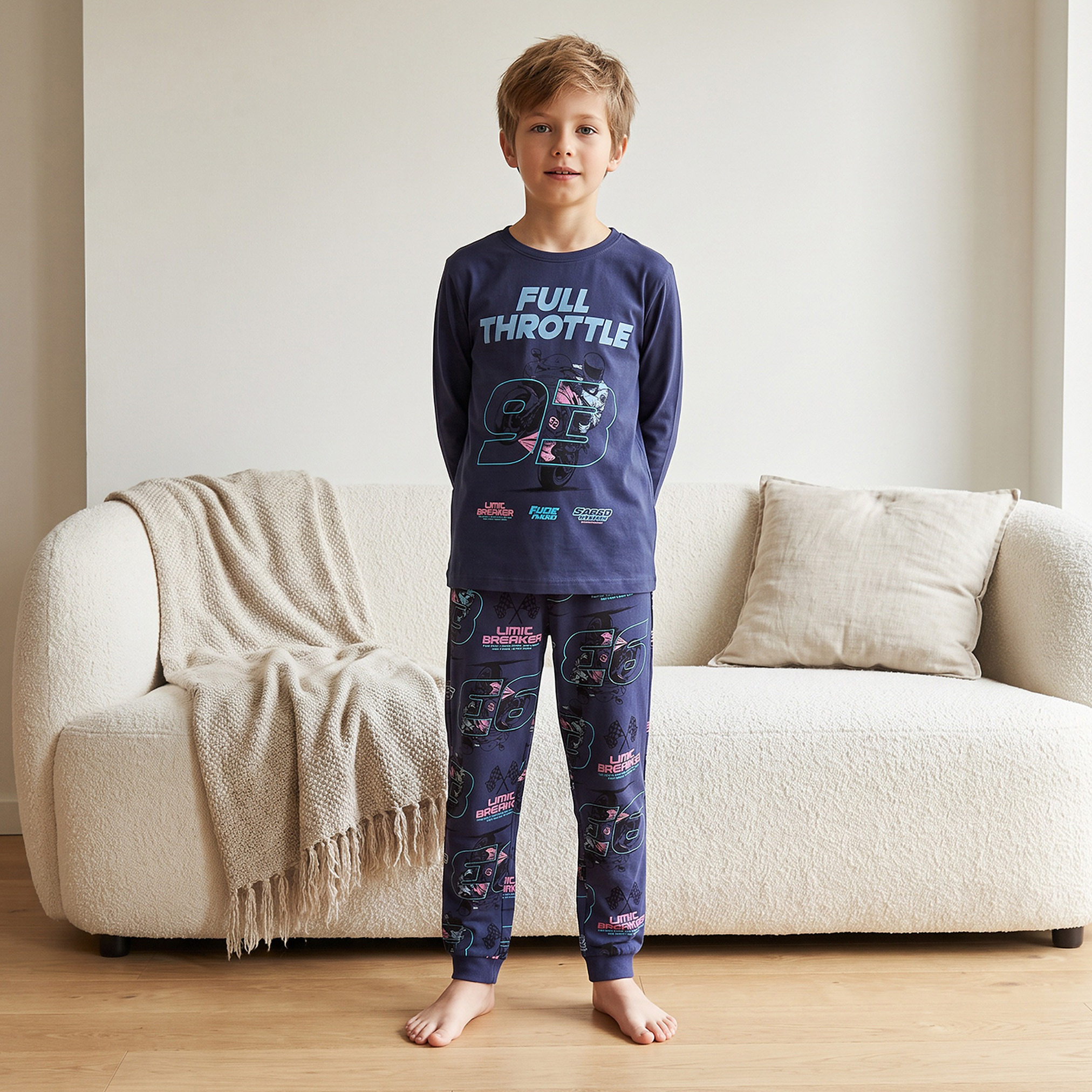 طقم بيجاما قطن بياقة ضيقة وأكمام طويلة بطبعات سباق من جونيورز-boys-clothing-nightwear-image-1