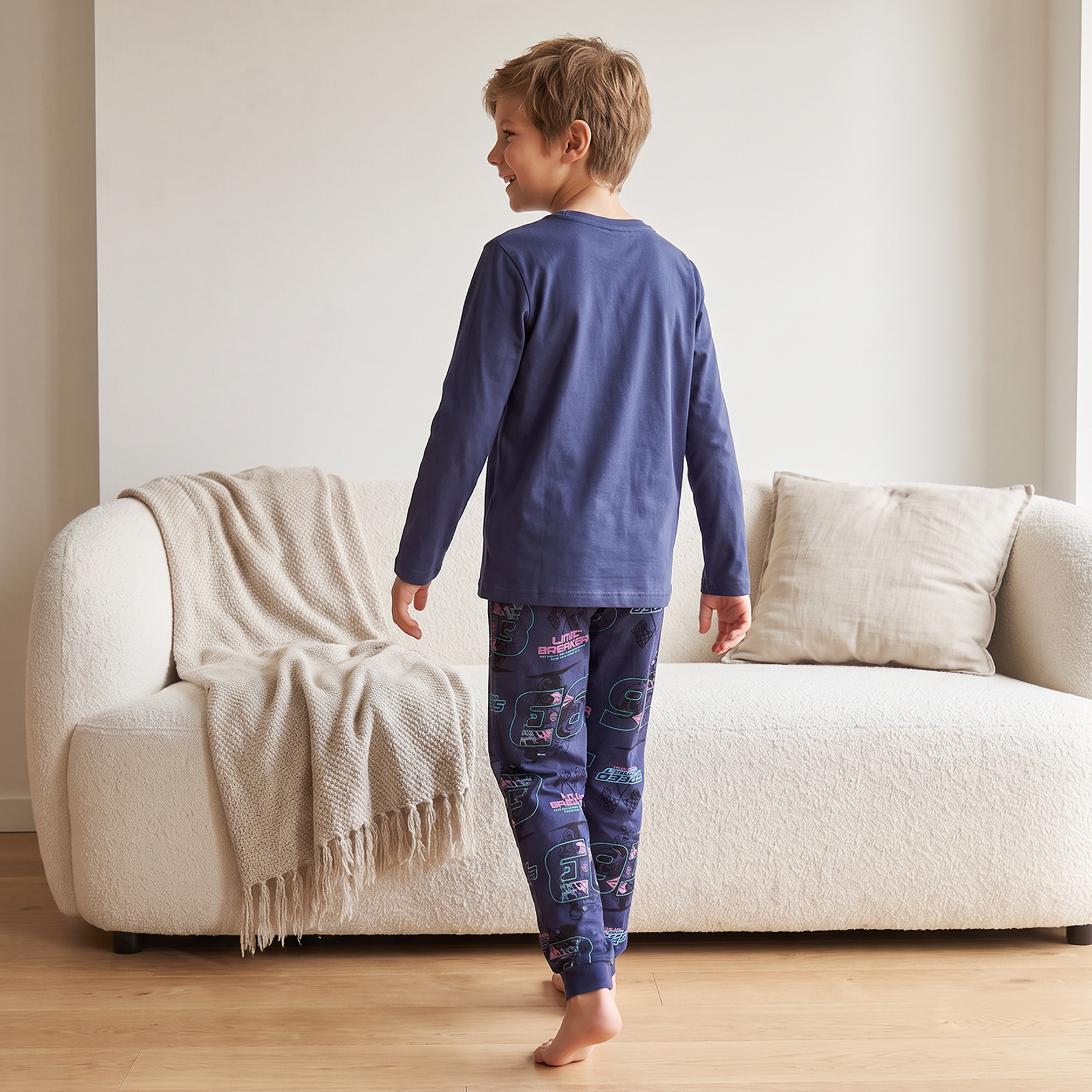 طقم بيجاما قطن بياقة ضيقة وأكمام طويلة بطبعات سباق من جونيورز-boys-clothing-nightwear-image-2
