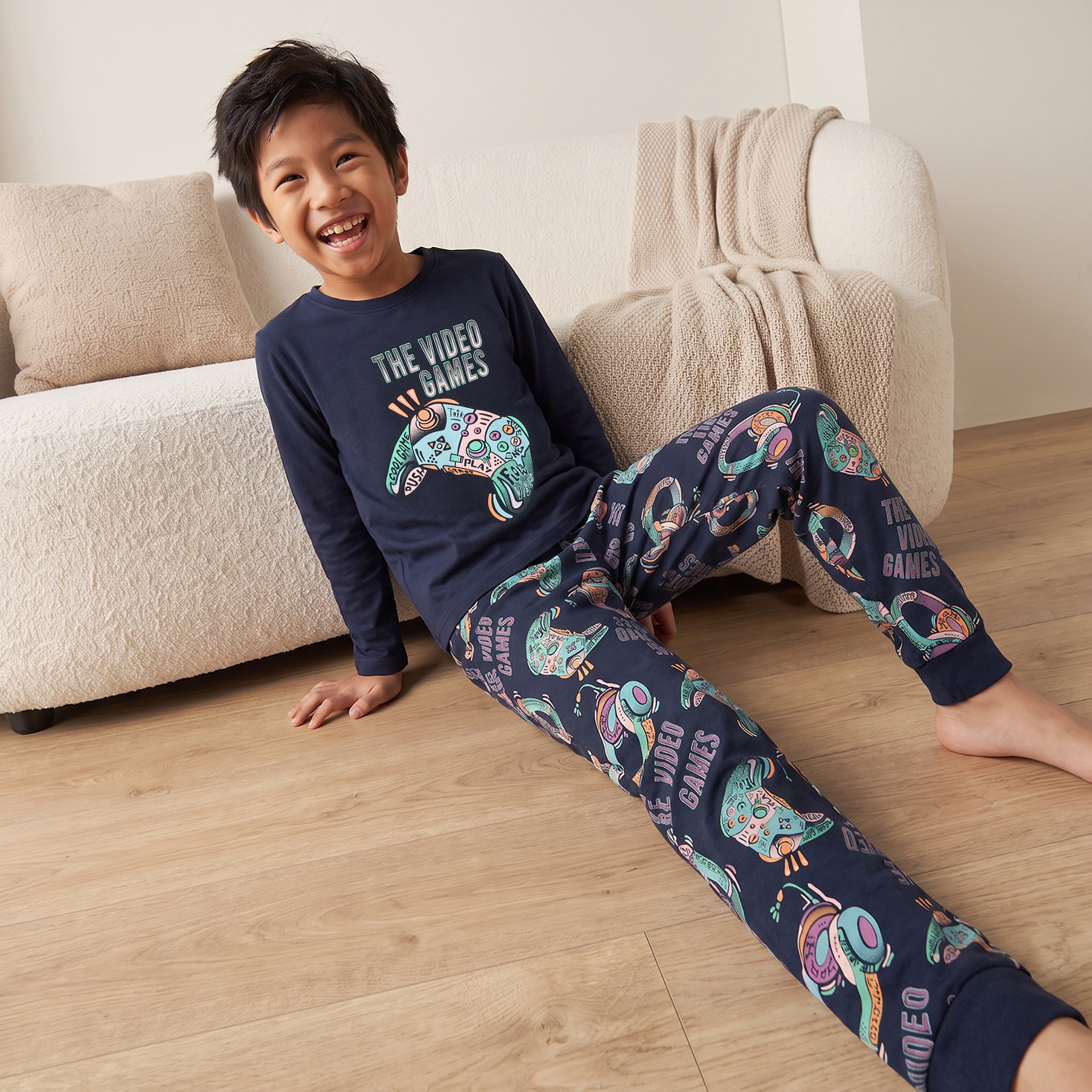 طقم بيجاما قطن بياقة ضيقة وأكمام طويلة بطبعات جيمر من جونيورز-boys-clothing-nightwear-image-1