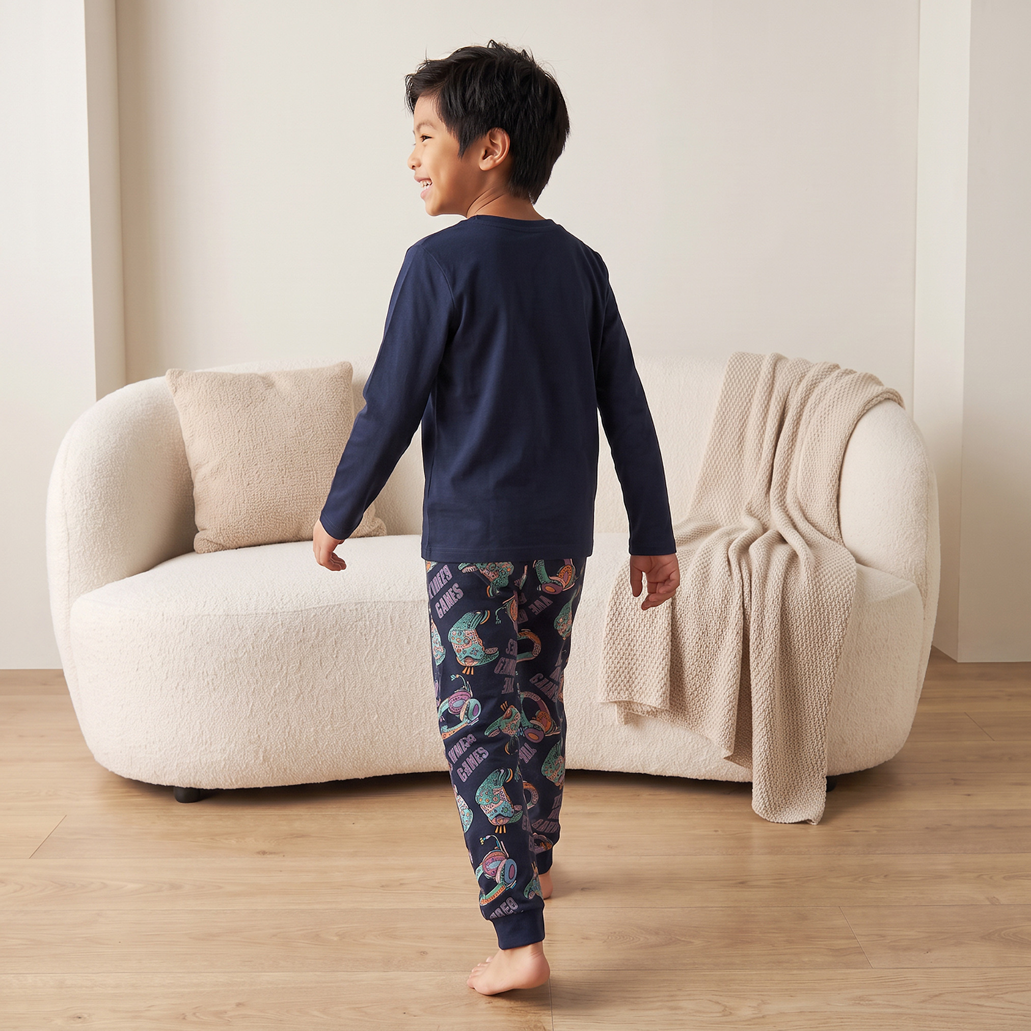 طقم بيجاما قطن بياقة ضيقة وأكمام طويلة بطبعات جيمر من جونيورز-boys-clothing-nightwear-image-4