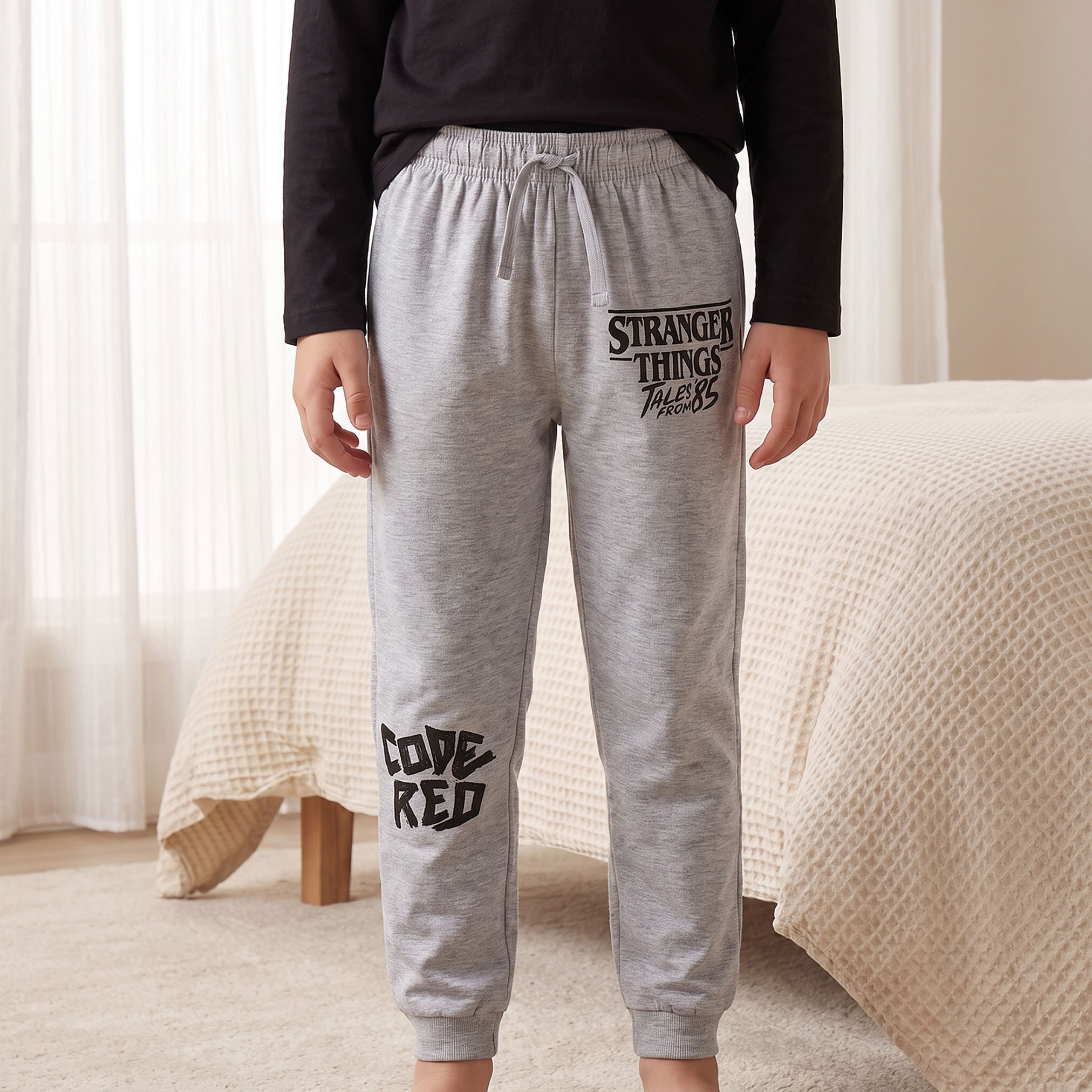 طقم بيجاما قطن بياقة ضيقة وأكمام طويلة بطبعات سترينجر ثينجز من نتفليكس-boys-clothing-nightwear-image-4
