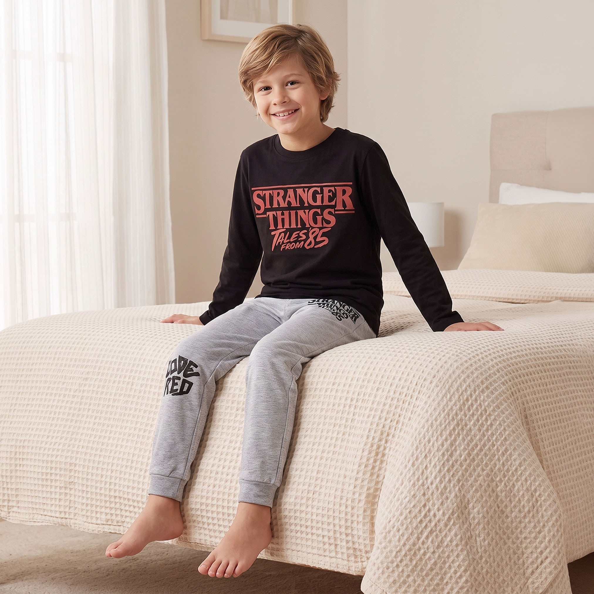 طقم بيجاما قطن بياقة ضيقة وأكمام طويلة بطبعات سترينجر ثينجز من نتفليكس-boys-clothing-nightwear-image-6