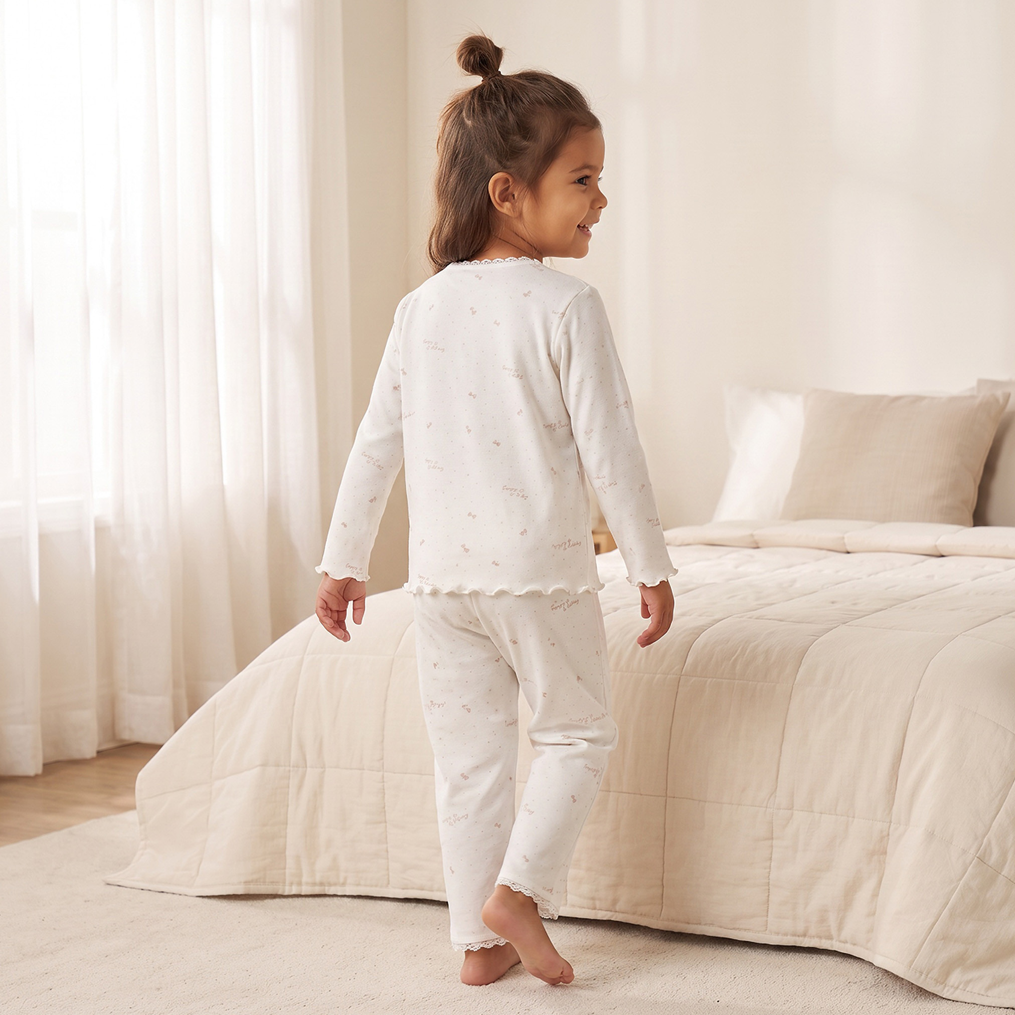 طقم بيجاما برقبة مستديرة وأكمام طويلة وطبعات شعار من جونيورز-girls-clothing-nightwear-image-4