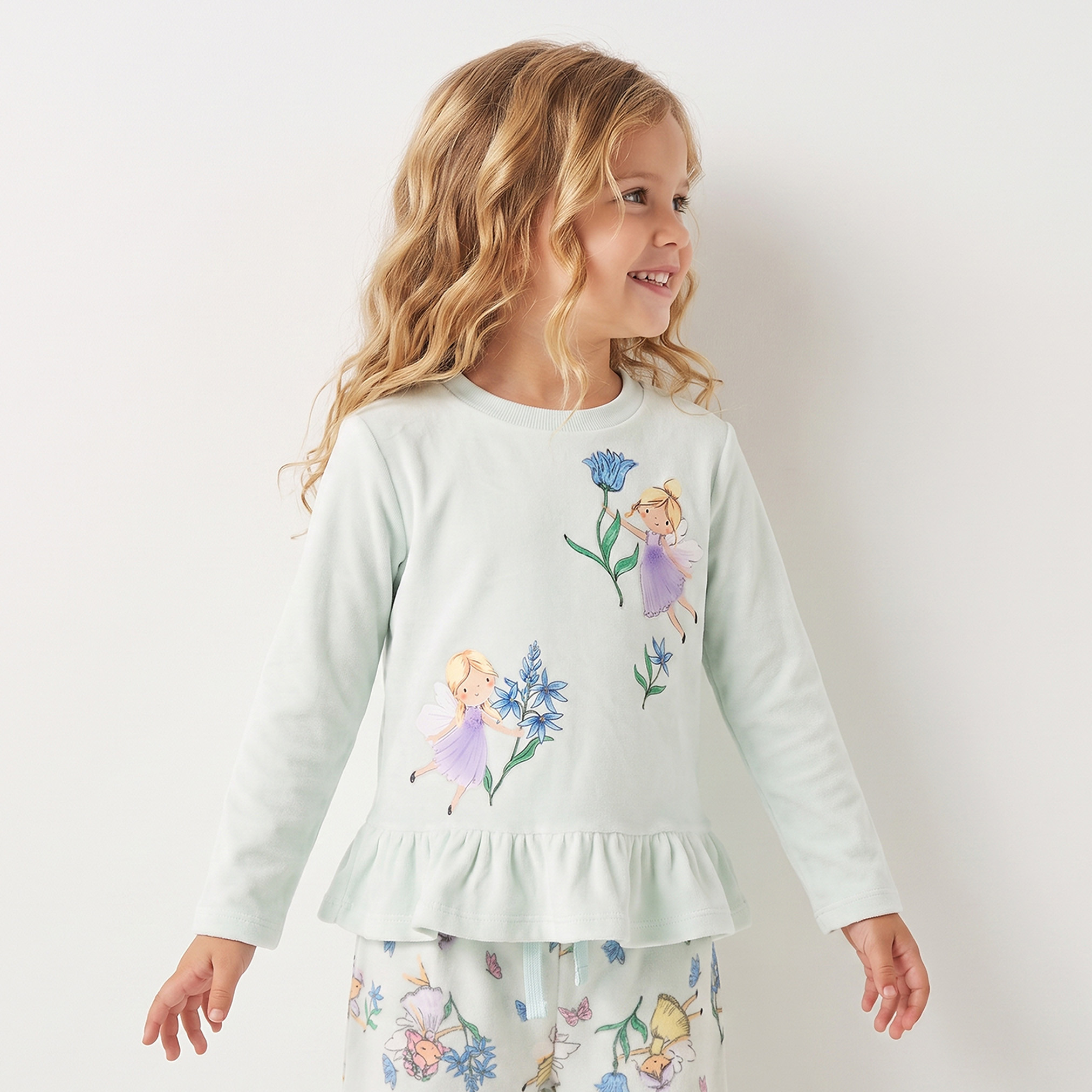 طقم بيجاما قطن بياقة ضيقة وأكمام طويلة بطبعات جنيات من جونيورز-girls-clothing-nightwear-image-2