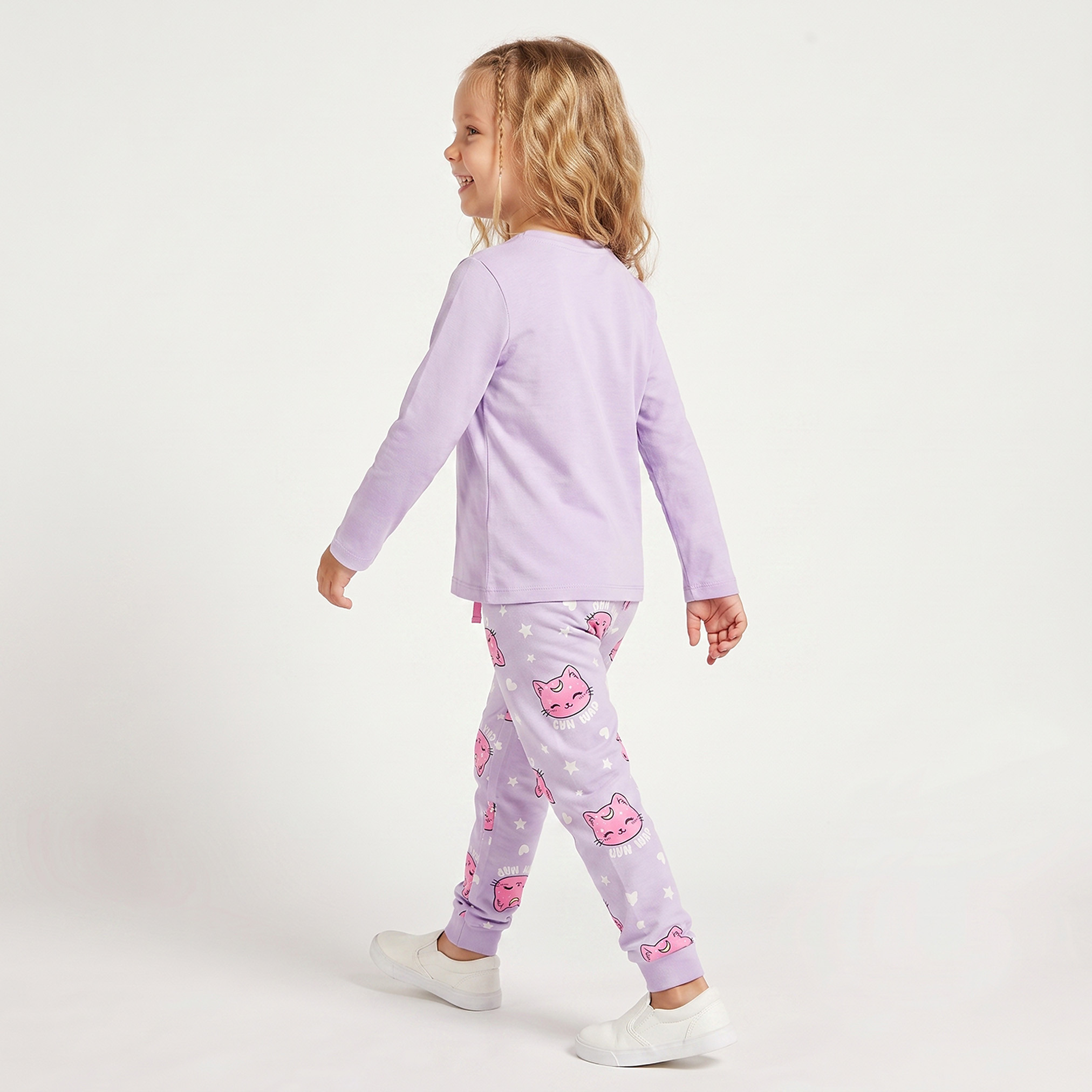 طقم بيجاما قطن بياقة ضيقة وأكمام طويلة بطبعات قطط من جونيورز-girls-clothing-nightwear-image-4