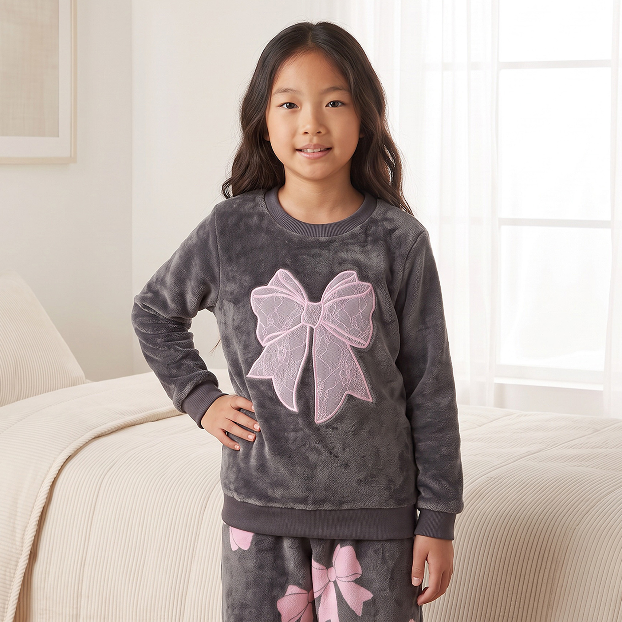 طقم بيجاما بياقة ضيقة وأكمام طويلة بطبعات فيونكة من جونيورز-girls-clothing-nightwear-image-3