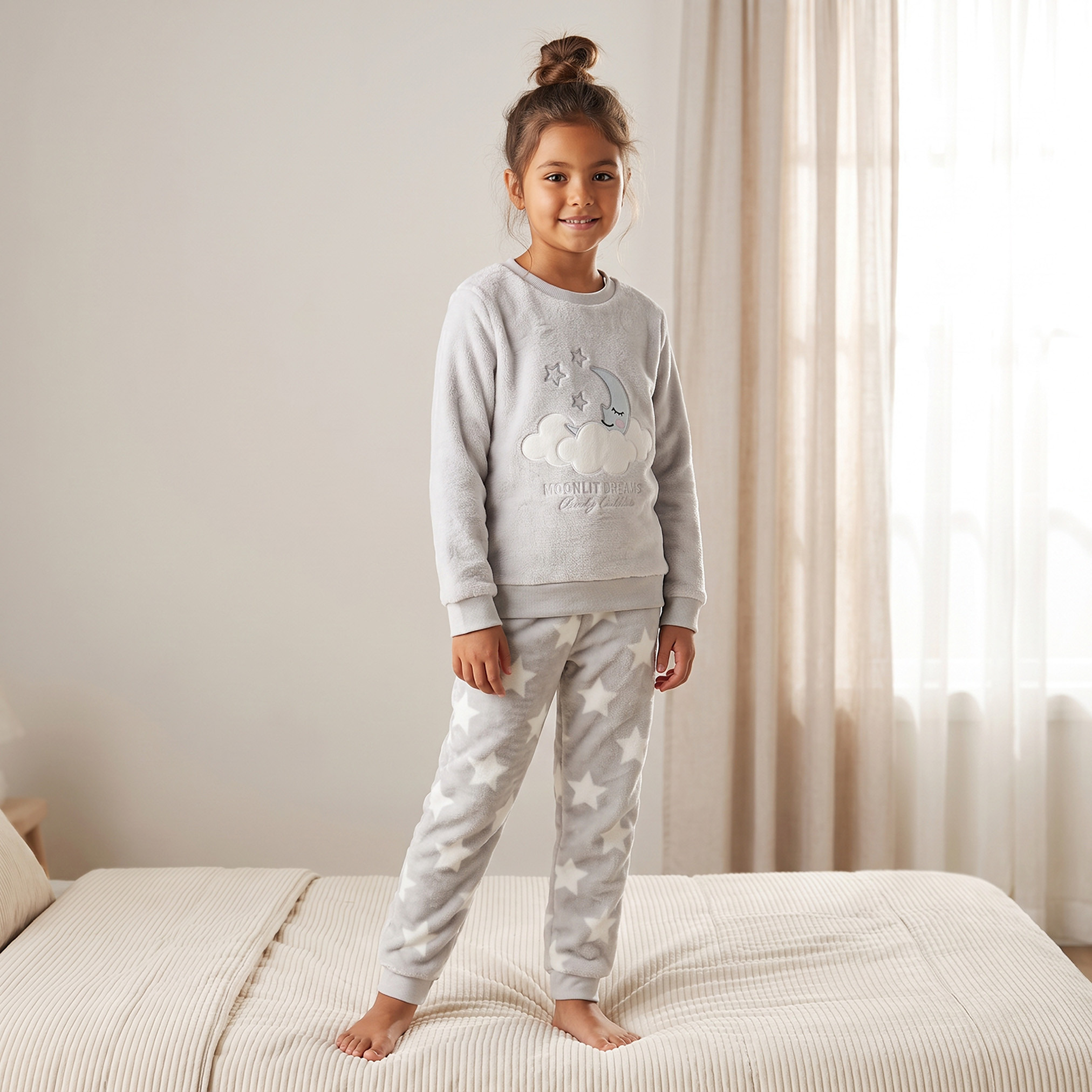 طقم بيجاما بأكمام طويلة وياقة ضيقة وزخارف قطة من جونيورز-girls-clothing-nightwear-image-1