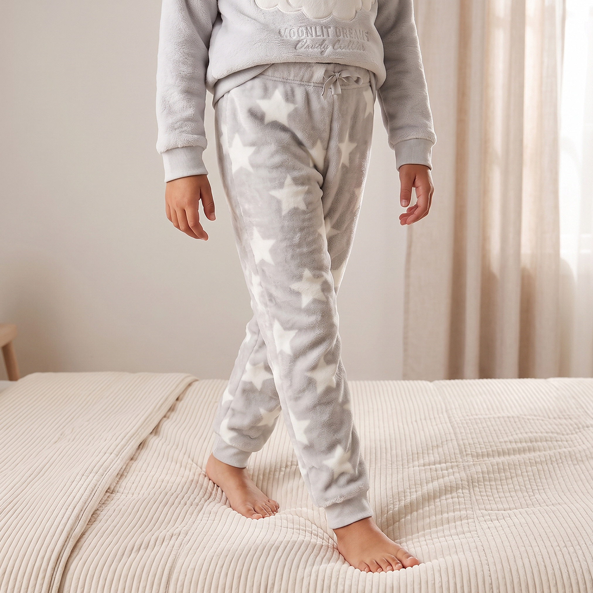 طقم بيجاما بأكمام طويلة وياقة ضيقة وزخارف قطة من جونيورز-girls-clothing-nightwear-image-3