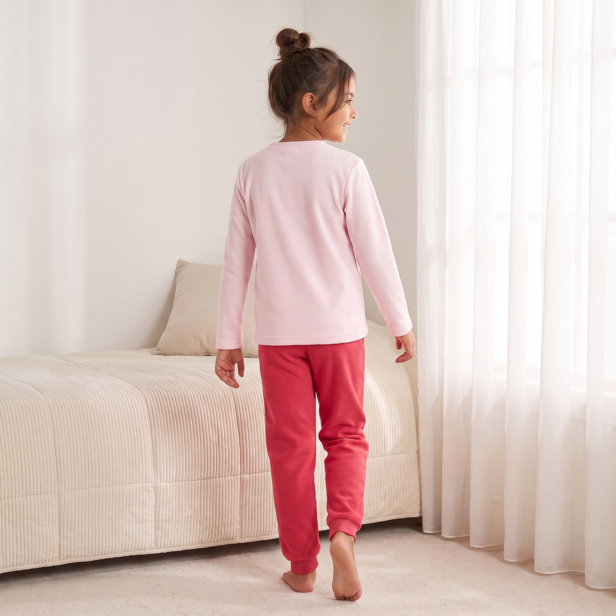 طقم بيجاما قطن بطبعات فيونكات وياقة ضيقة وأكمام طويلة من جونيورز-girls-clothing-nightwear-image-4