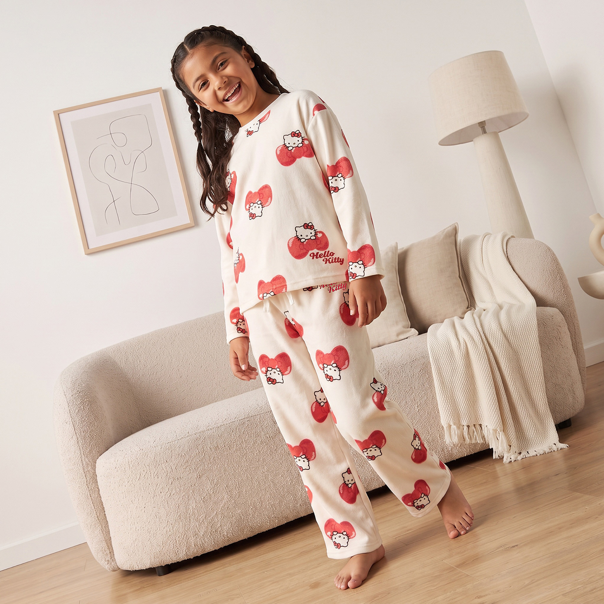 طقم بيجاما قطن بياقة ضيقة وأكمام طويلة وطبعات هالو كيتي من سانريو-girls-clothing-nightwear-image-1