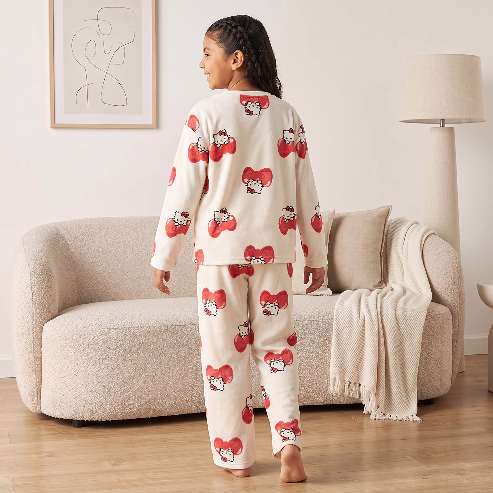 طقم بيجاما قطن بياقة ضيقة وأكمام طويلة وطبعات هالو كيتي من سانريو-girls-clothing-nightwear-image-4