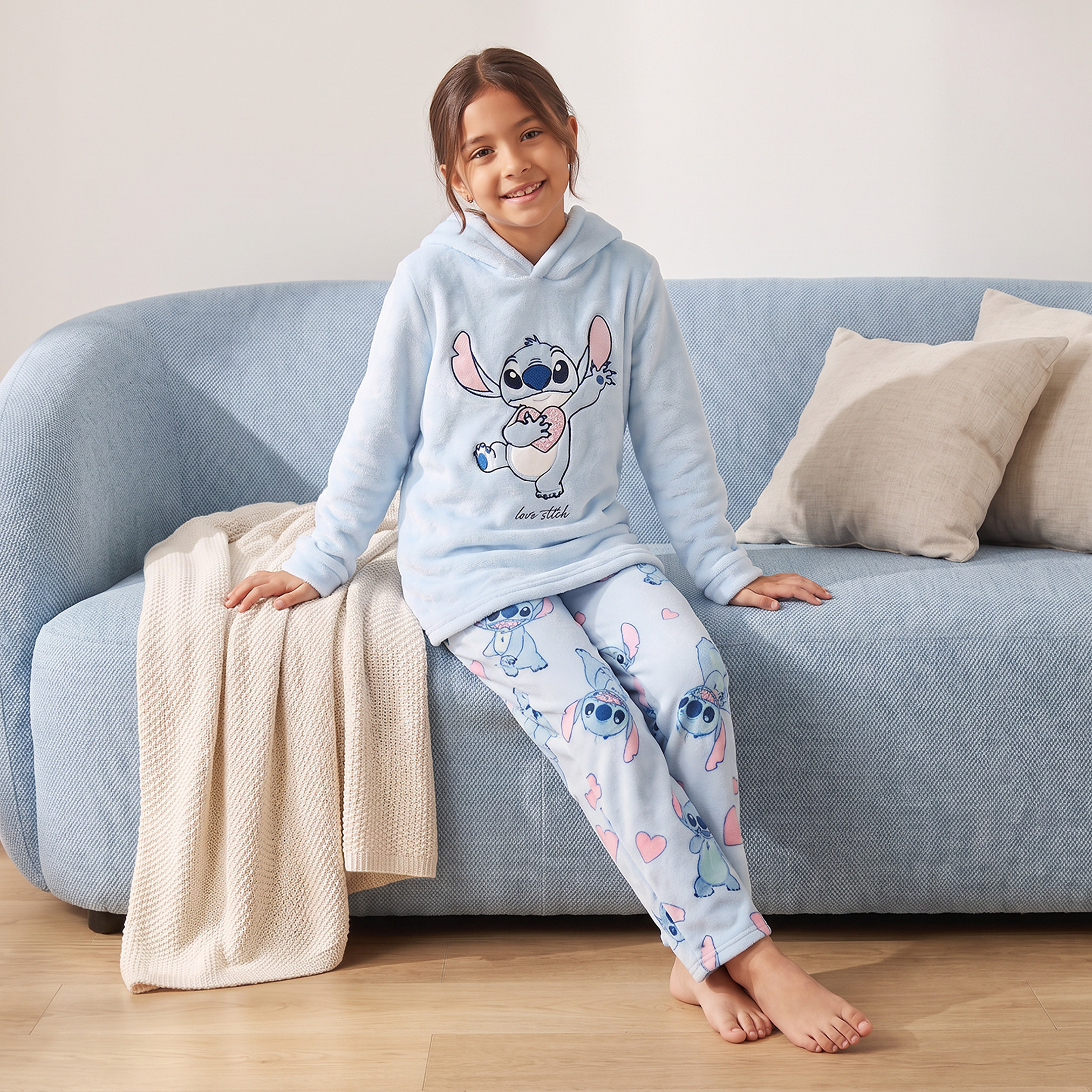 طقم بيجاما قطن بقبعة وأكمام طويلة وطبعات ستيتش-girls-clothing-nightwear-image-6