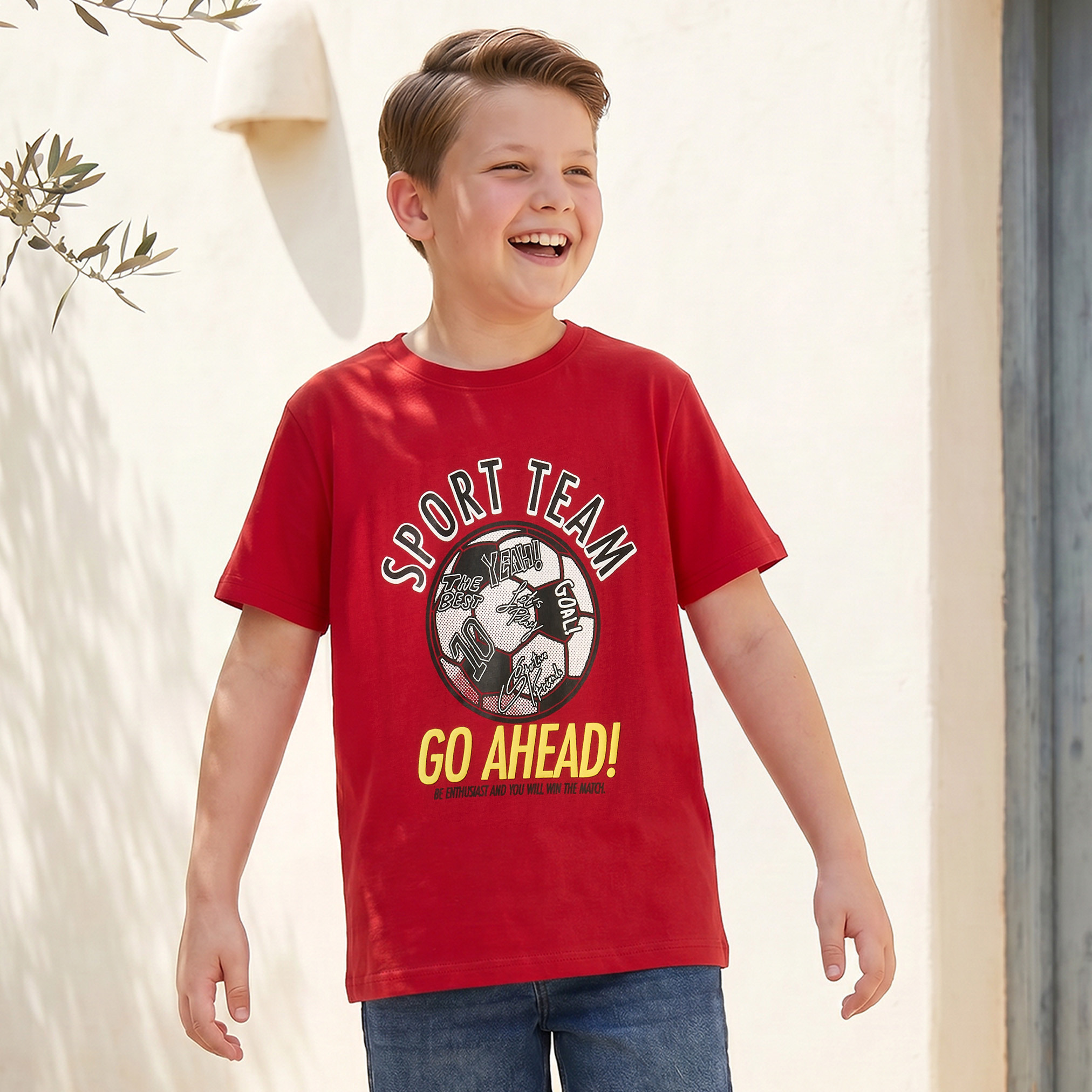 تيشيرت بطبعات كرة القدم وياقة ضيقة وأكمام قصيرة من جونيورز-boys-clothing-tshirtsandpolos-image-1