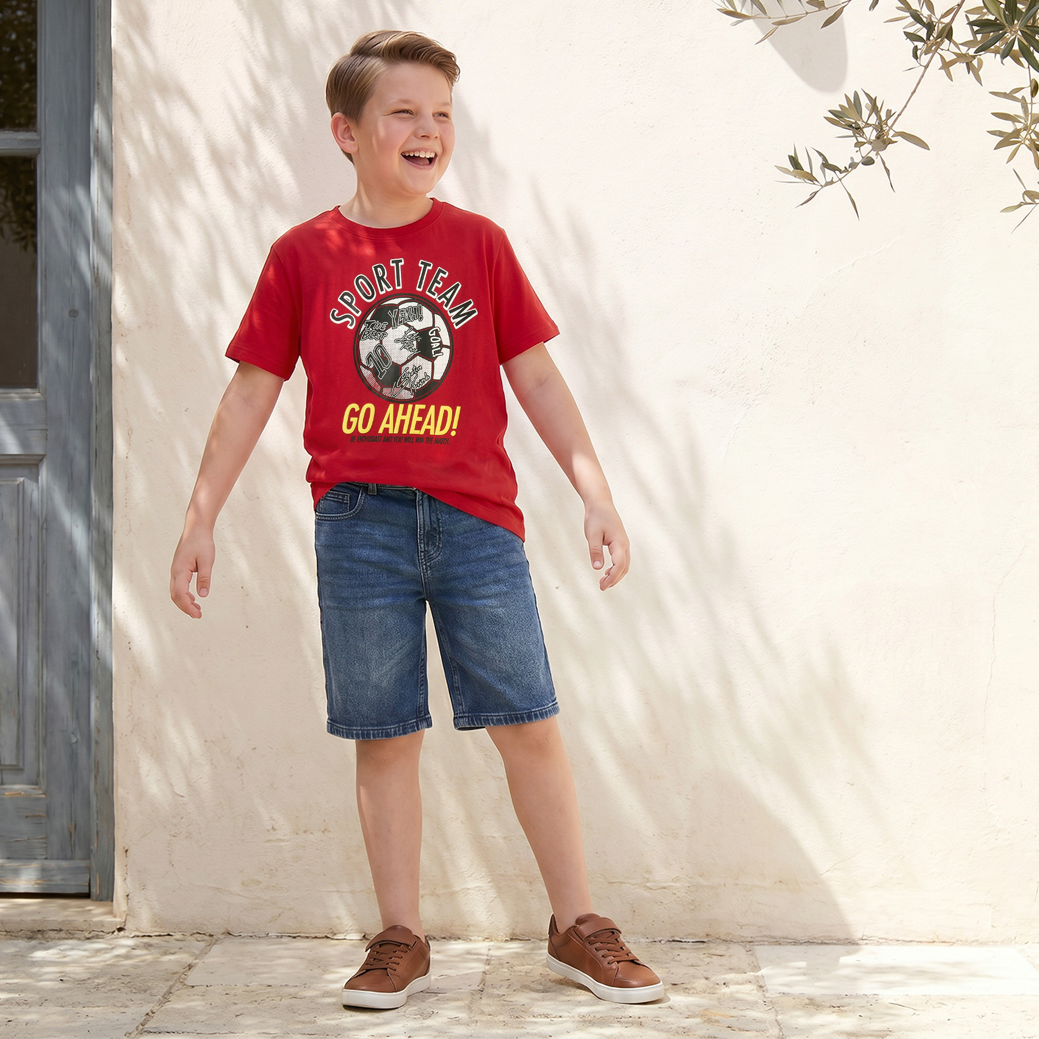 تيشيرت بطبعات كرة القدم وياقة ضيقة وأكمام قصيرة من جونيورز-boys-clothing-tshirtsandpolos-image-2