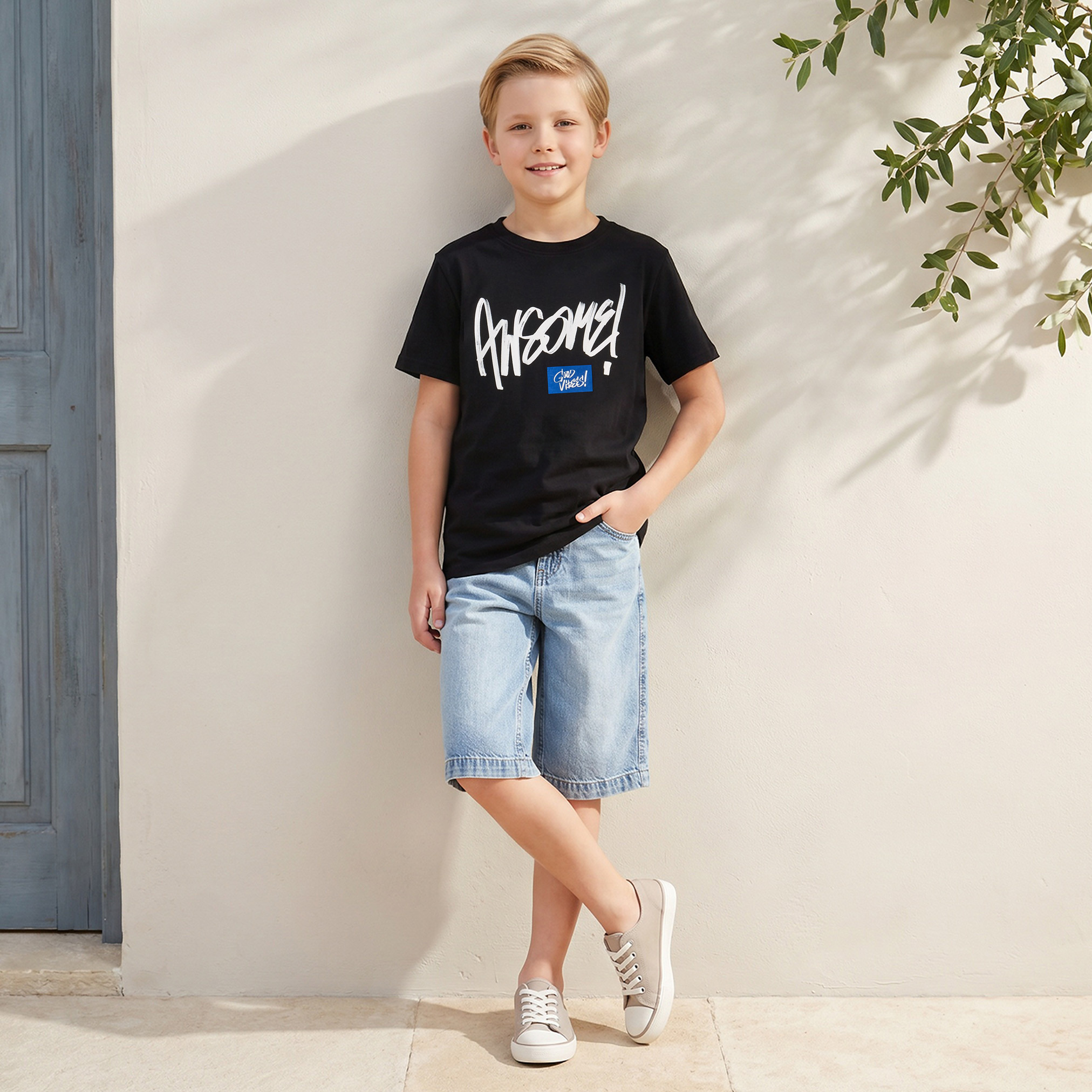 تيشيرت بياقة ضيقة وأكمام قصيرة وطبعات شعار من جونيورز-boys-clothing-tshirtsandpolos-image-2