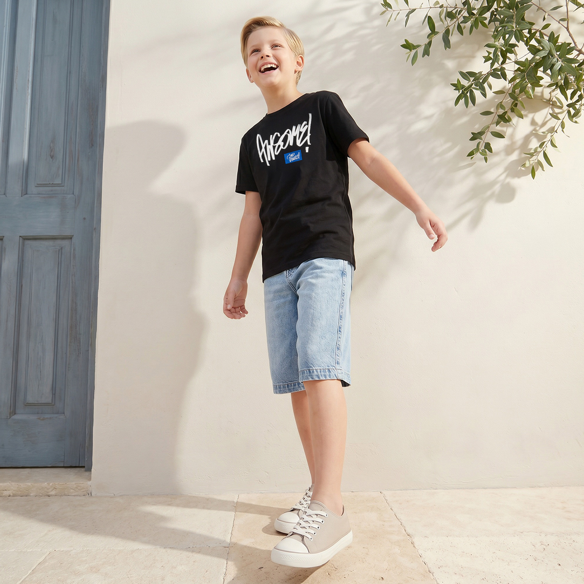تيشيرت بياقة ضيقة وأكمام قصيرة وطبعات شعار من جونيورز-boys-clothing-tshirtsandpolos-image-5