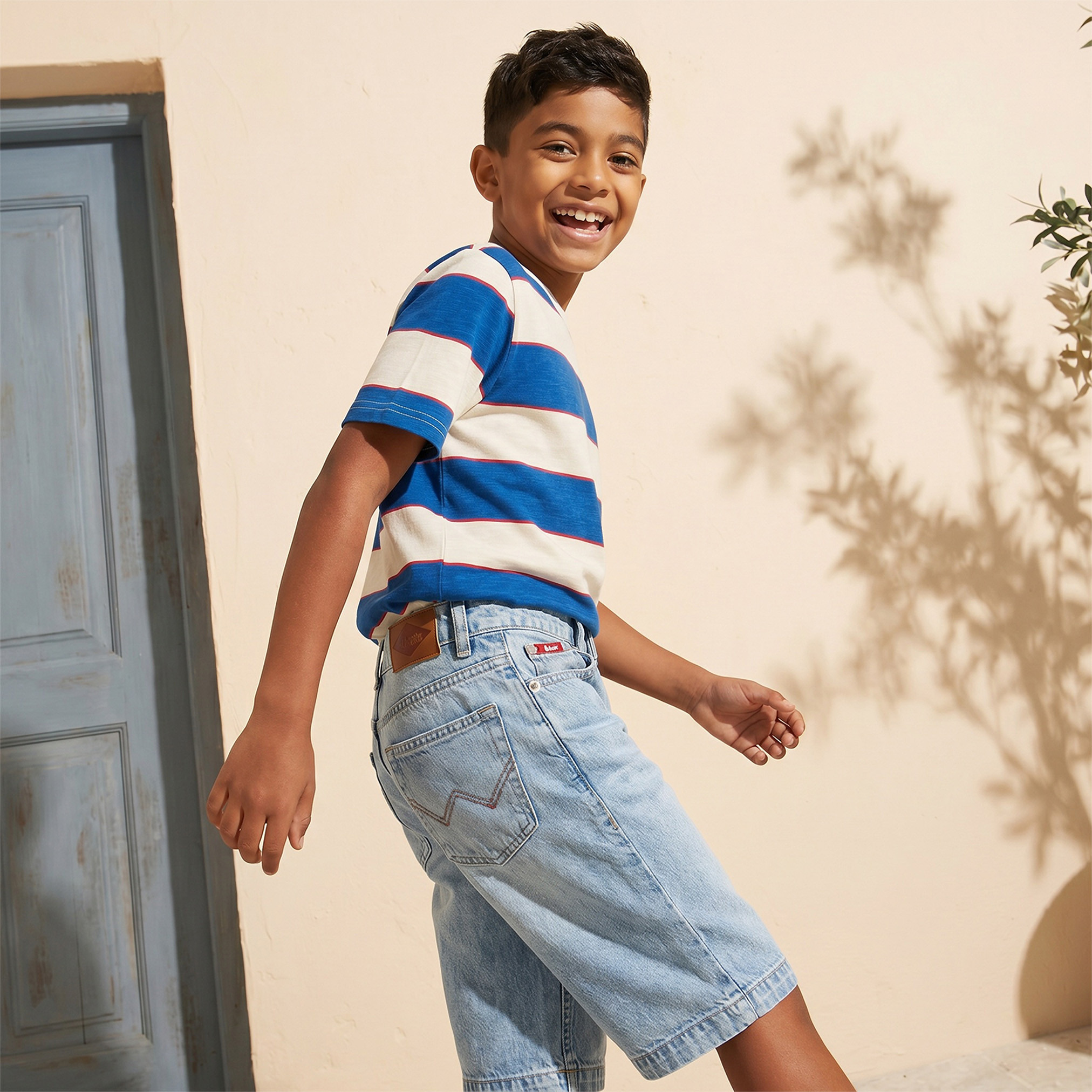 تيشيرت مخطط بياقة ضيقة وأكمام قصيرة من جونيورز-boys-clothing-tshirtsandpolos-image-5
