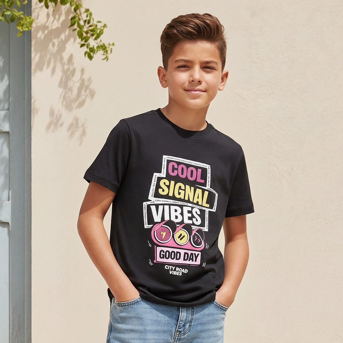 تيشيرت بياقة ضيقة وأكمام قصيرة وطبعات جرافيك من جونيورز-boys-clothing-tshirtsandpolos-image-1