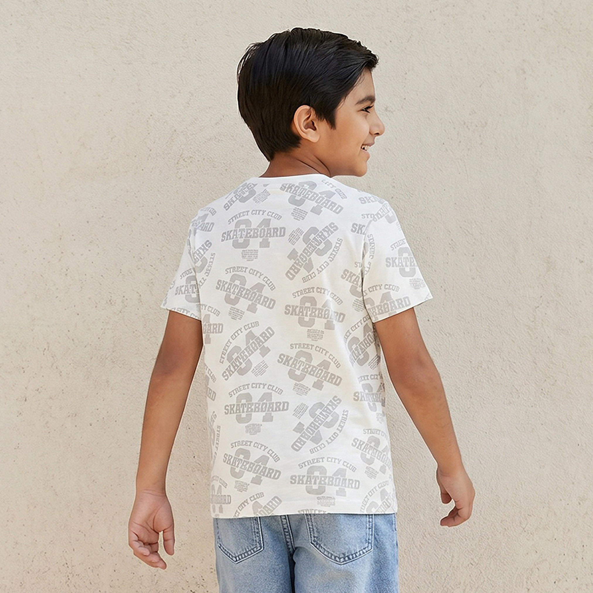 تيشيرت بياقة ضيقة وأكمام قصيرة وطبعات من جونيورز-boys-clothing-tshirtsandpolos-image-3