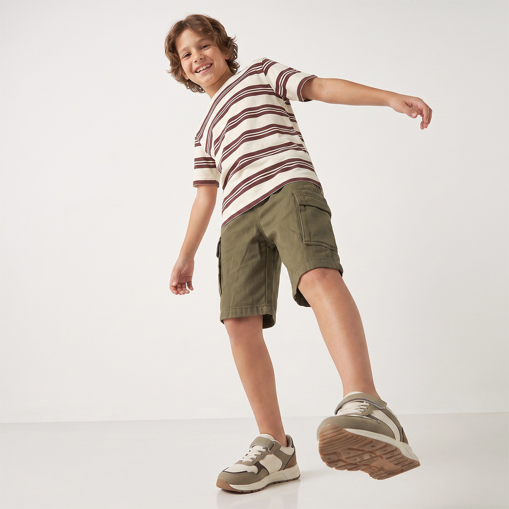 تيشيرت بياقة ضيقة وأكمام قصيرة وطبعات من جونيورز-boys-clothing-tshirtsandpolos-image-2