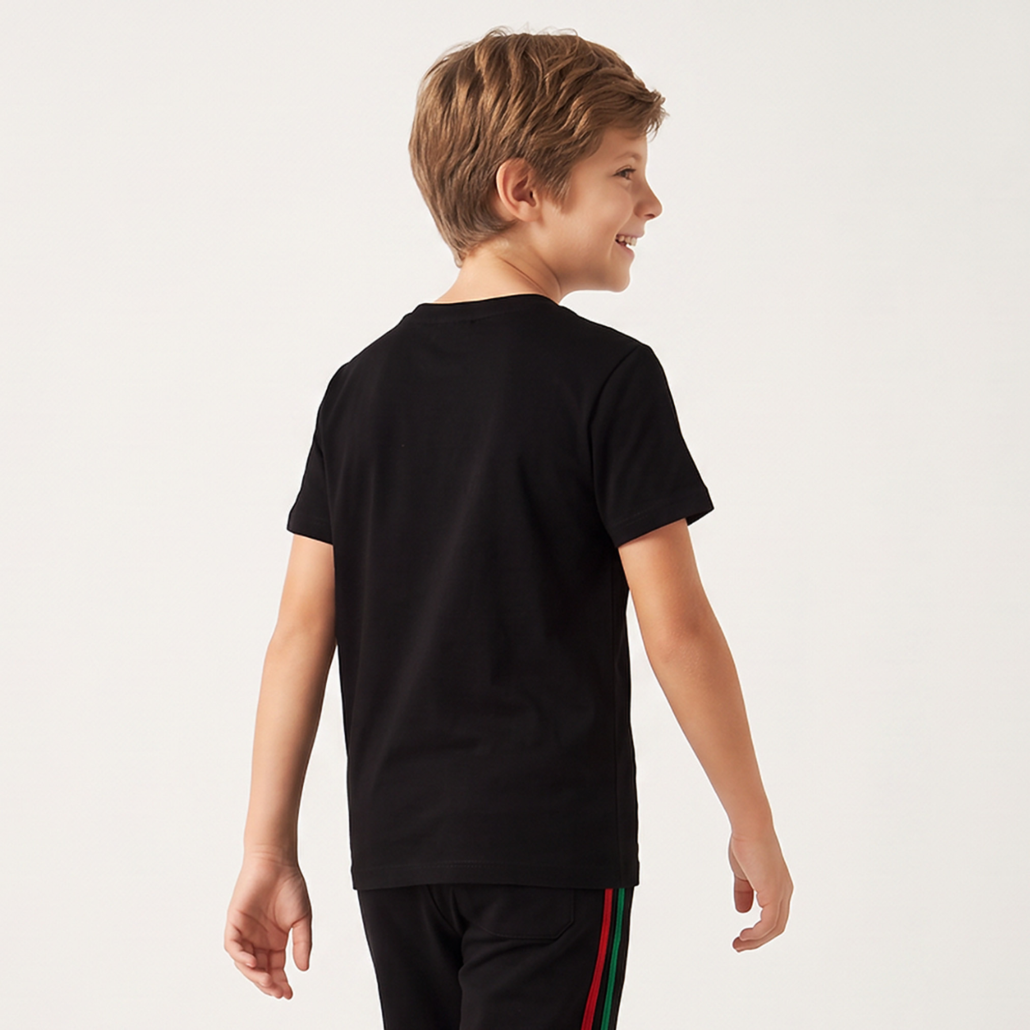 تيشيرت بياقة ضيقة وأكمام قصيرة وطبعات من جونيورز-boys-clothing-tshirtsandpolos-image-3