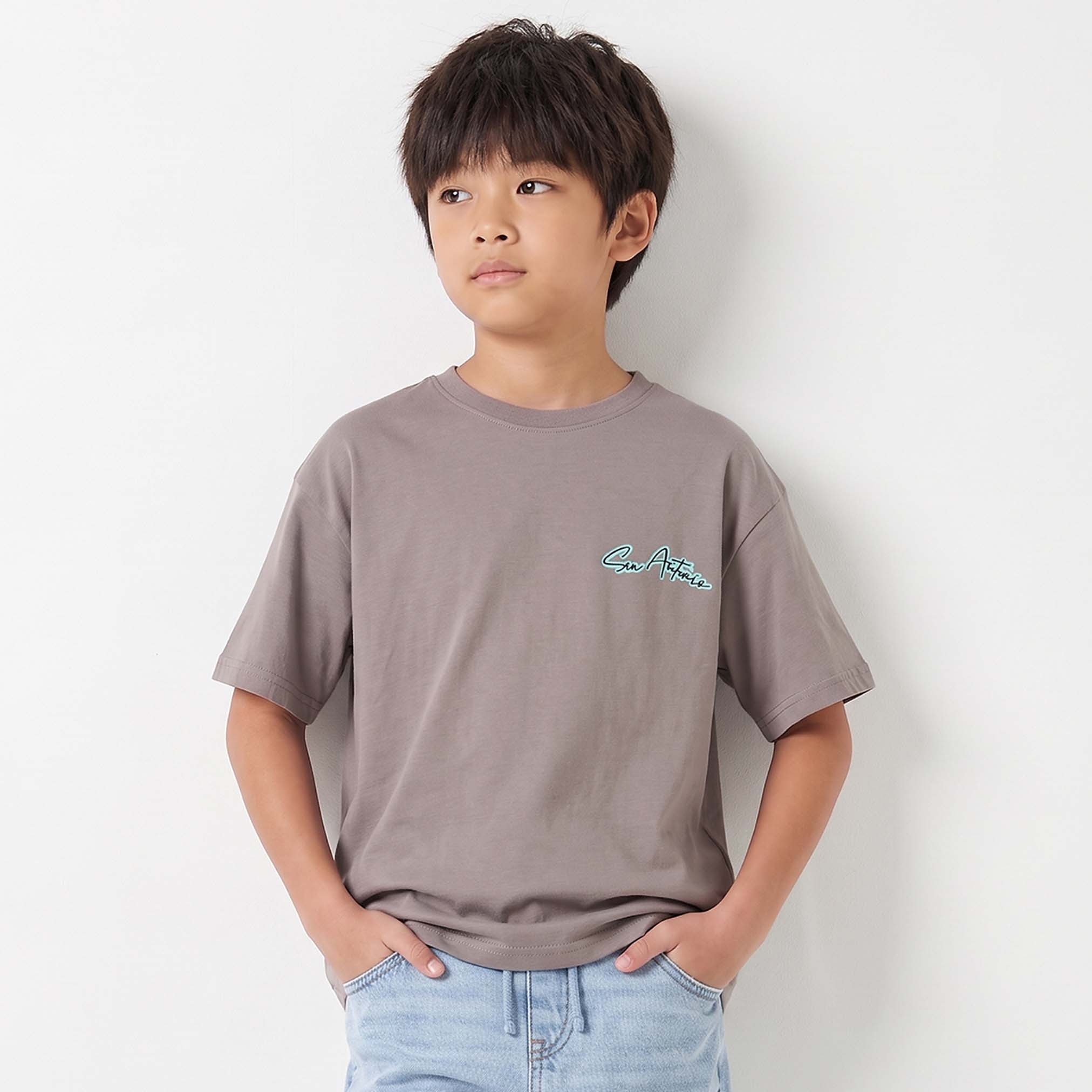 تيشيرت بياقة ضيقة وأكمام قصيرة وطبعات شعار من جونيورز-boys-clothing-tshirtsandpolos-image-1