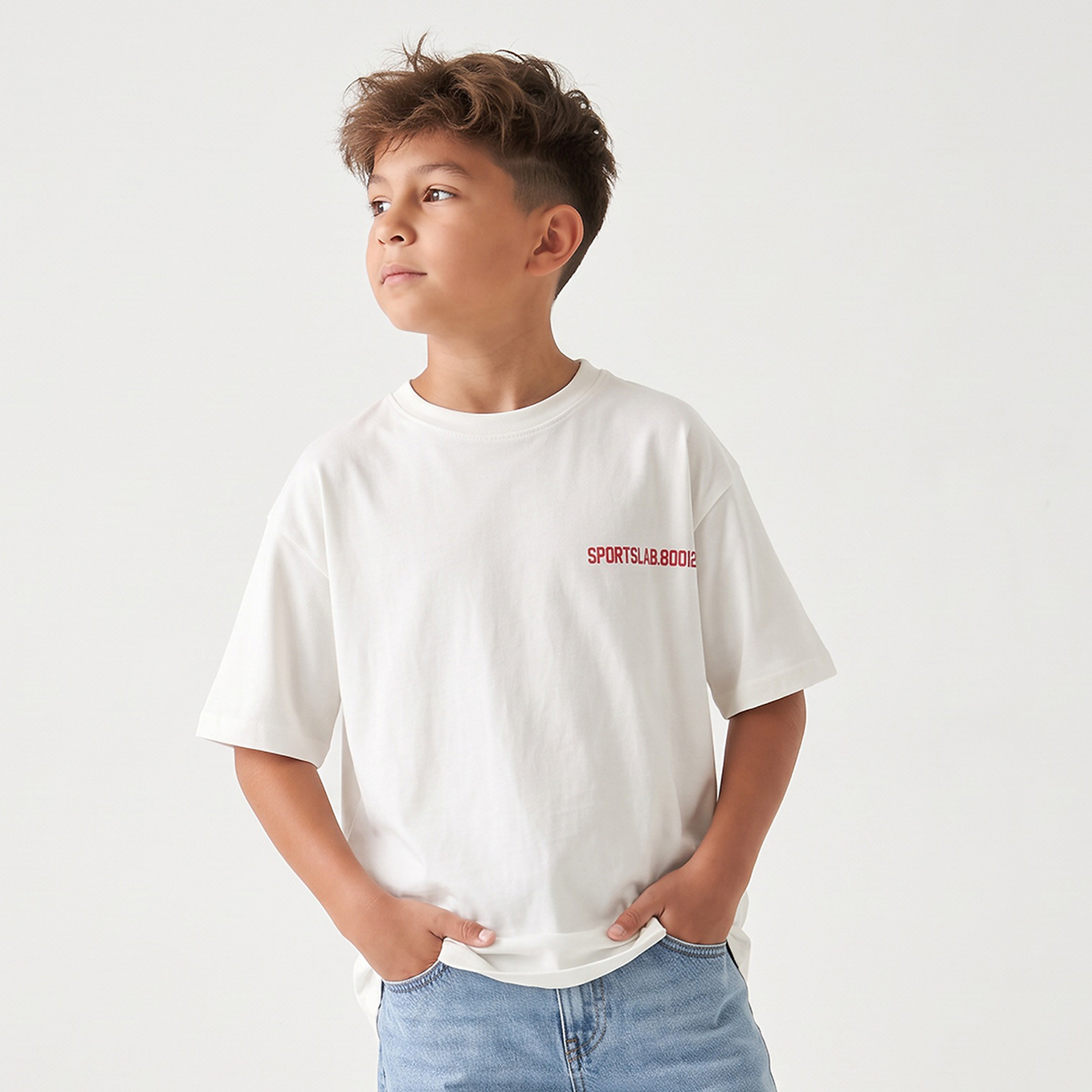 تيشيرت بياقة ضيقة وأكمام قصيرة بطبعات شعار من جونيورز-boys-clothing-tshirtsandpolos-image-2