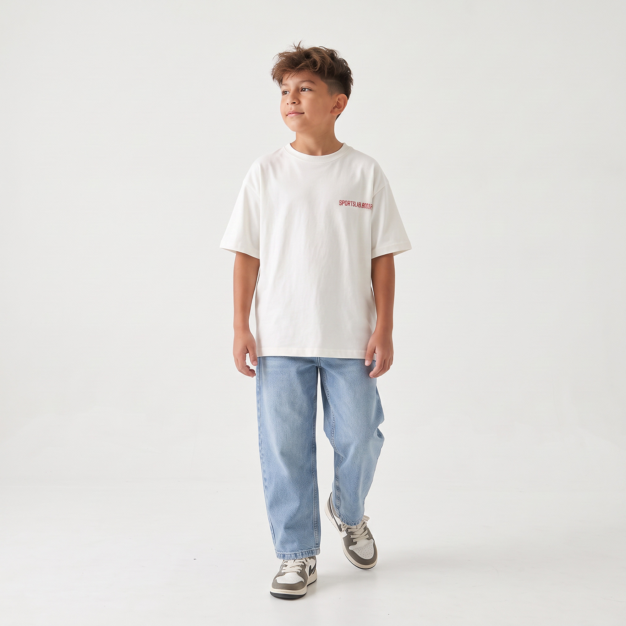 تيشيرت بياقة ضيقة وأكمام قصيرة بطبعات شعار من جونيورز-boys-clothing-tshirtsandpolos-image-5