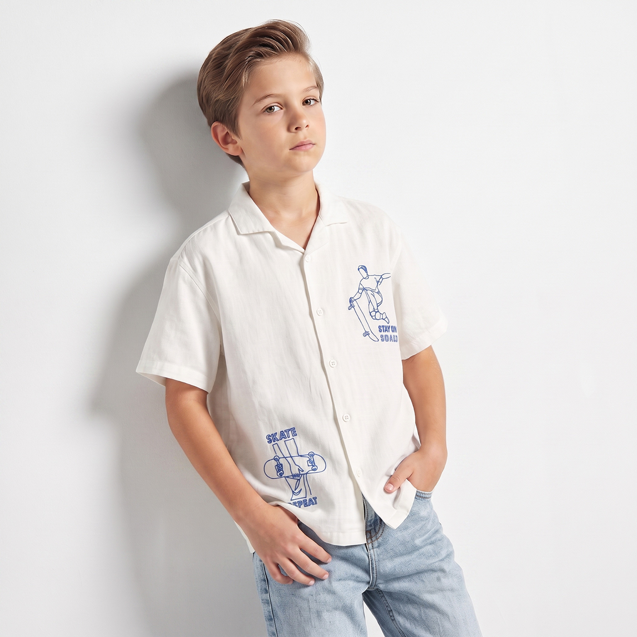 قميص بأكمام قصيرة وتطريز من جونيورز-boys-clothing-shirts-image-1