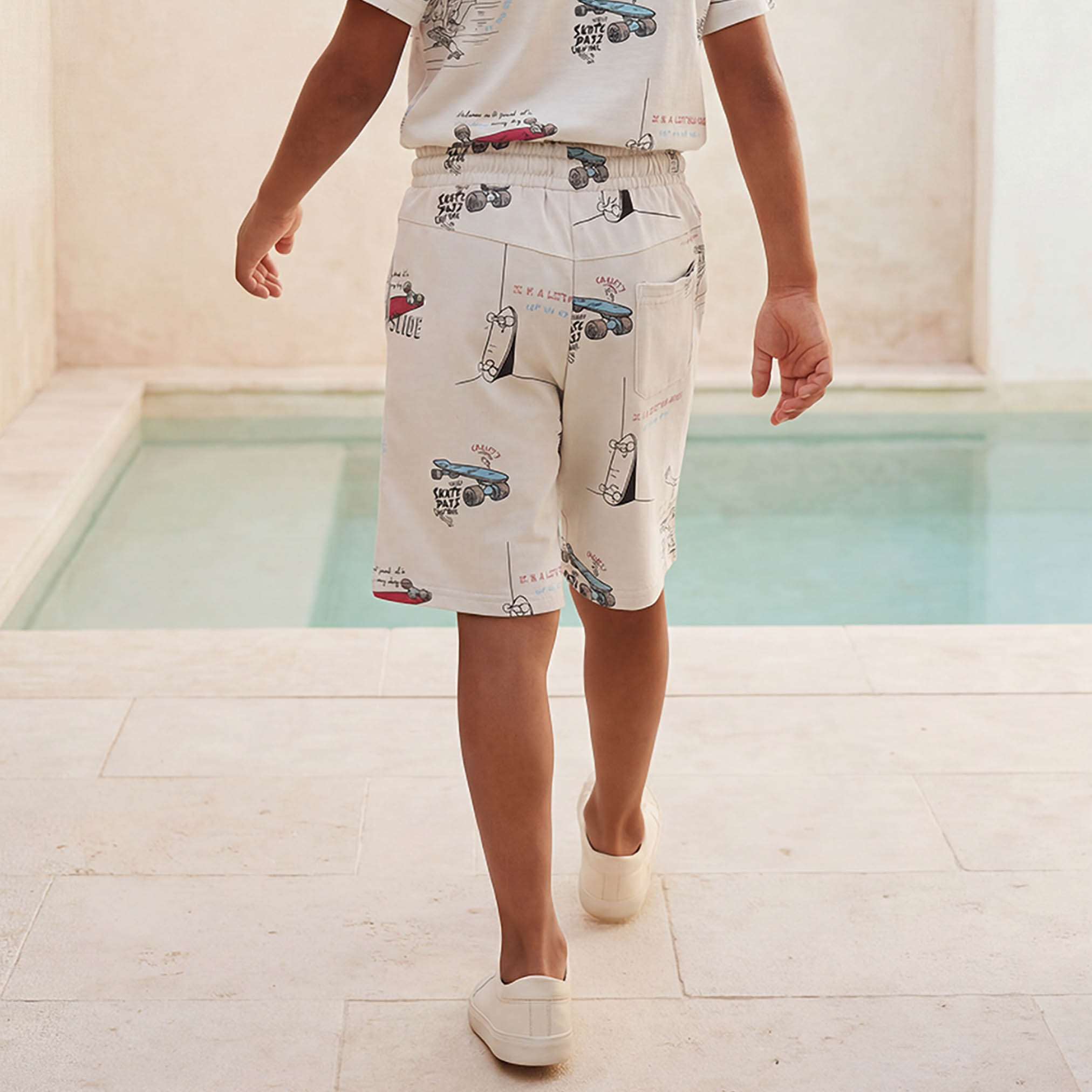 Juniors Knee Length Elasticated Drawstring Shorts with Skateboard Print-boys-clothing-bottoms-shorts-image-3