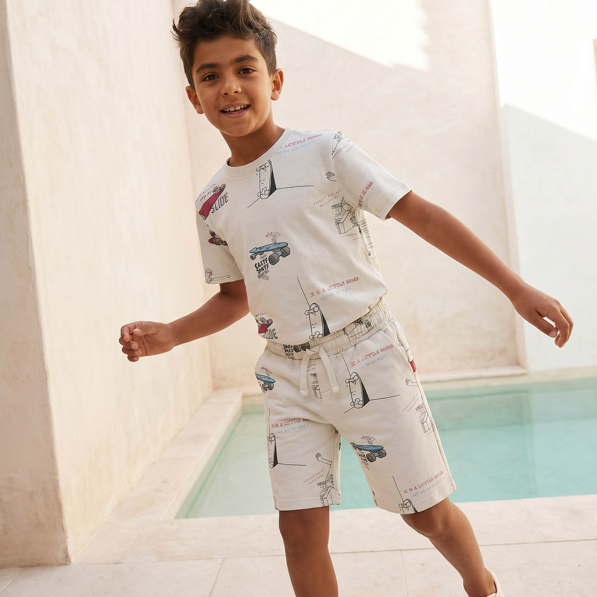 Juniors Knee Length Elasticated Drawstring Shorts with Skateboard Print-boys-clothing-bottoms-shorts-image-5