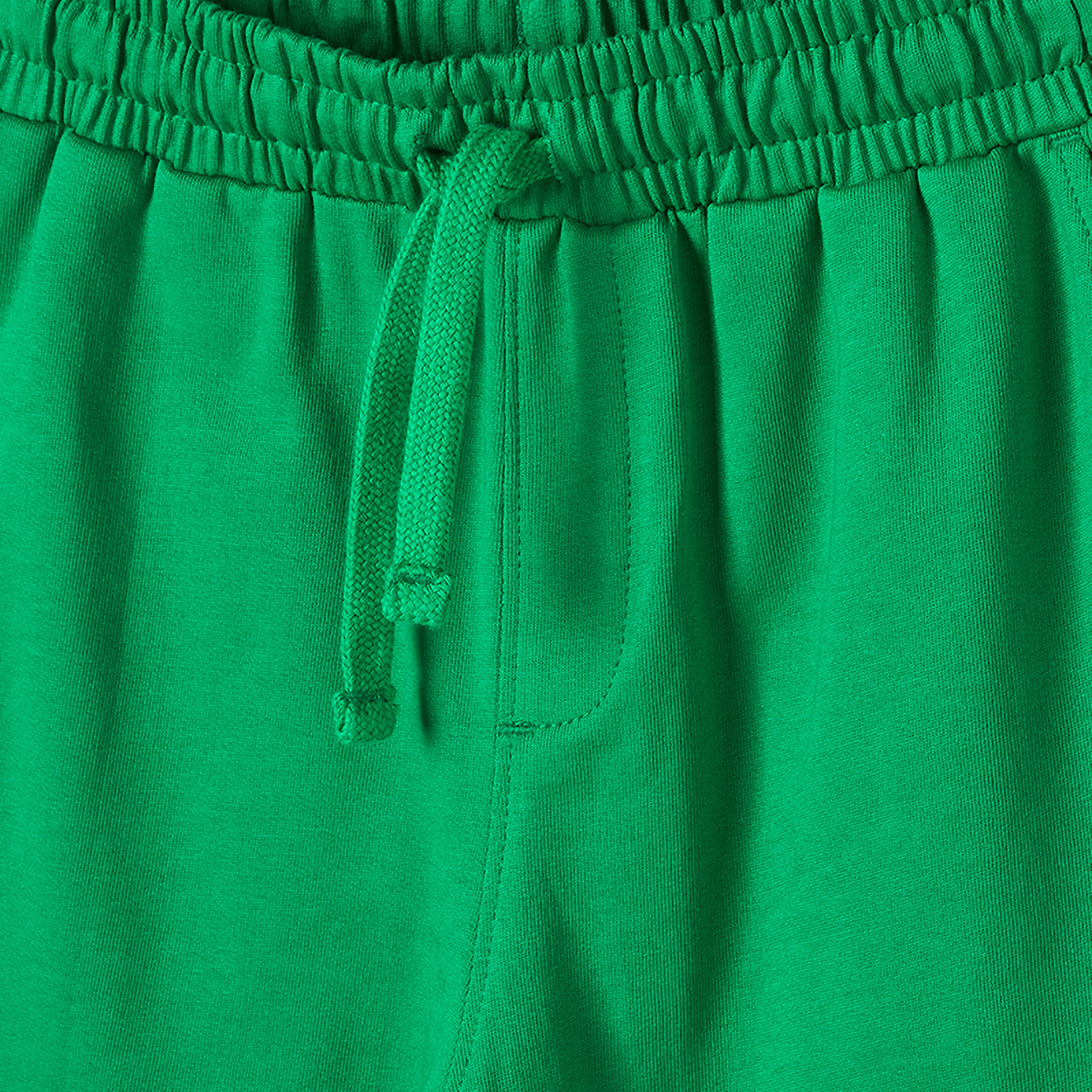 شورت أطفال بطول الركبة وخصر مطاطي برباط وطبعات اليوم الوطني الإماراتي من جونيورز-boys-clothing-bottoms-shorts-image-4