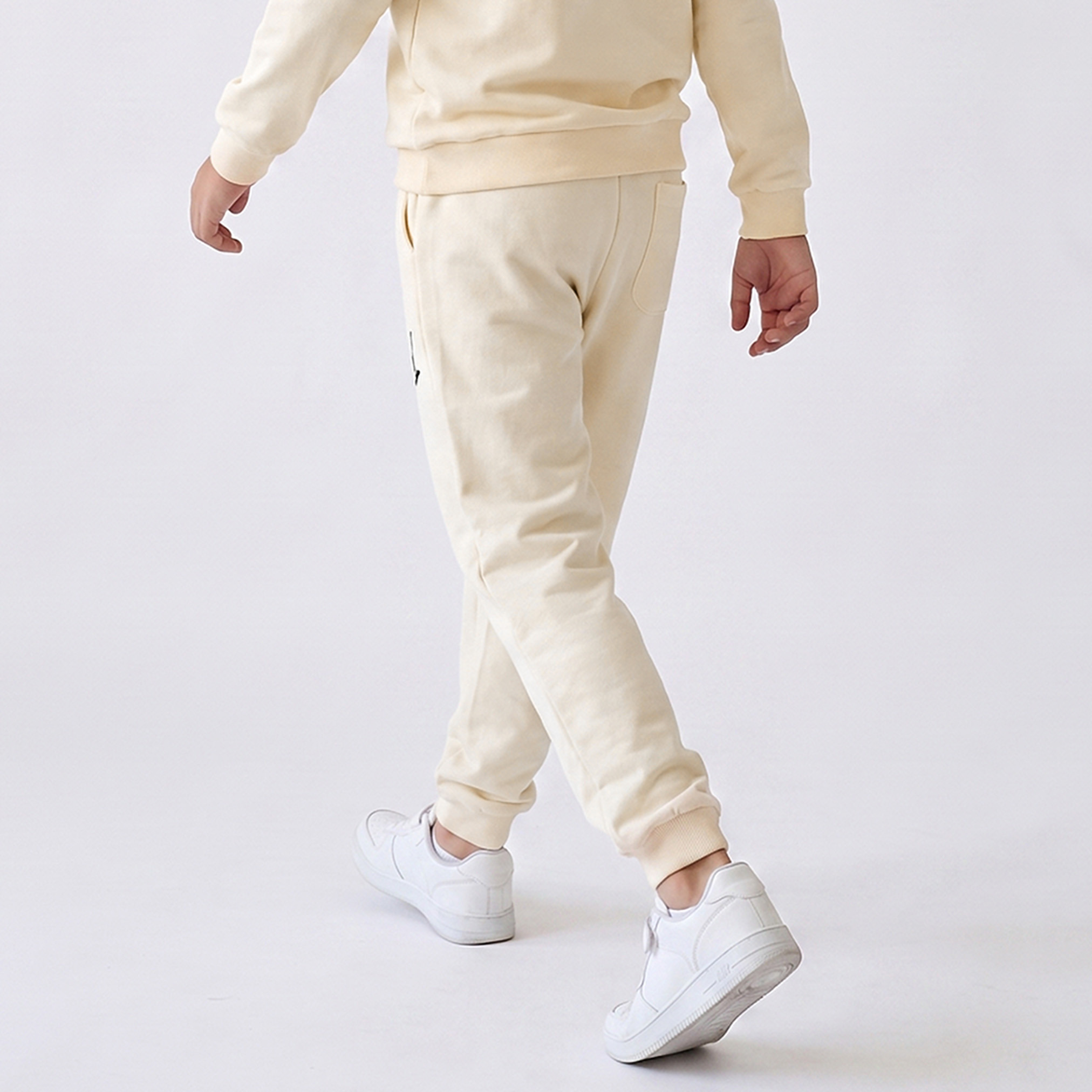 بنطلون رياضي برباط خصر مطاطي وطبعات نصية من جونيورز-boys-clothing-bottoms-joggersandtrackpants-image-3