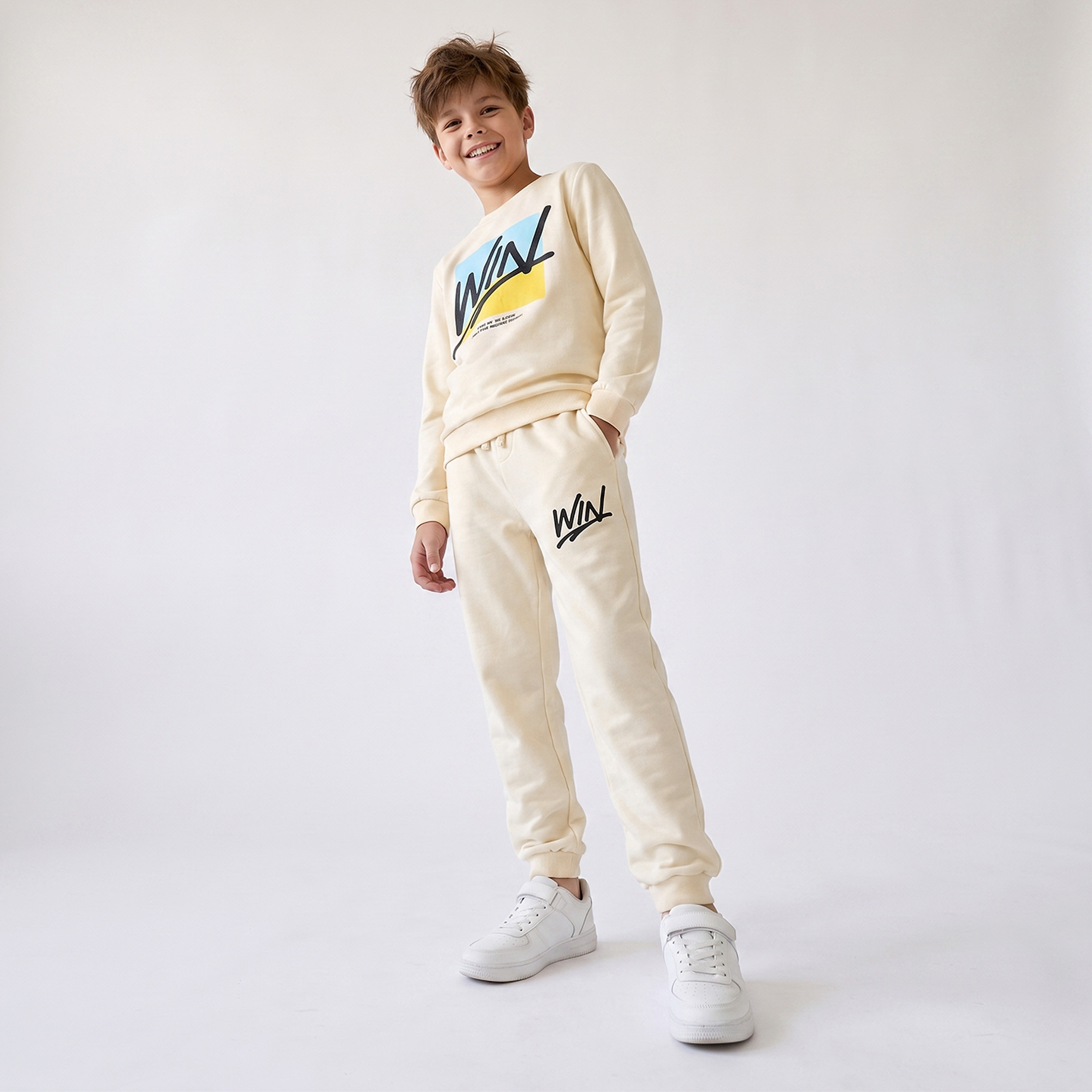 بنطلون رياضي برباط خصر مطاطي وطبعات نصية من جونيورز-boys-clothing-bottoms-joggersandtrackpants-image-5