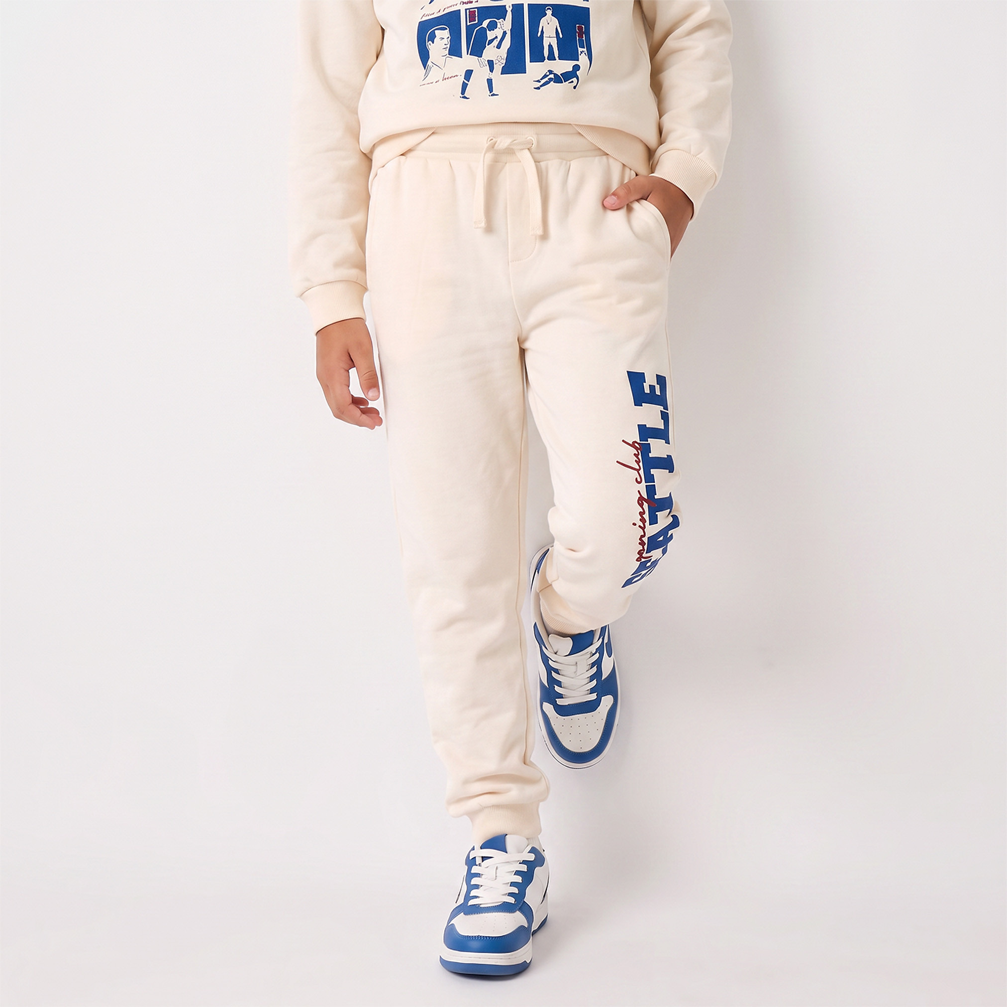 بنطلون رياضي بخصر مطاطي ورباط وطبعات من جونيورز-boys-clothing-bottoms-joggersandtrackpants-image-1